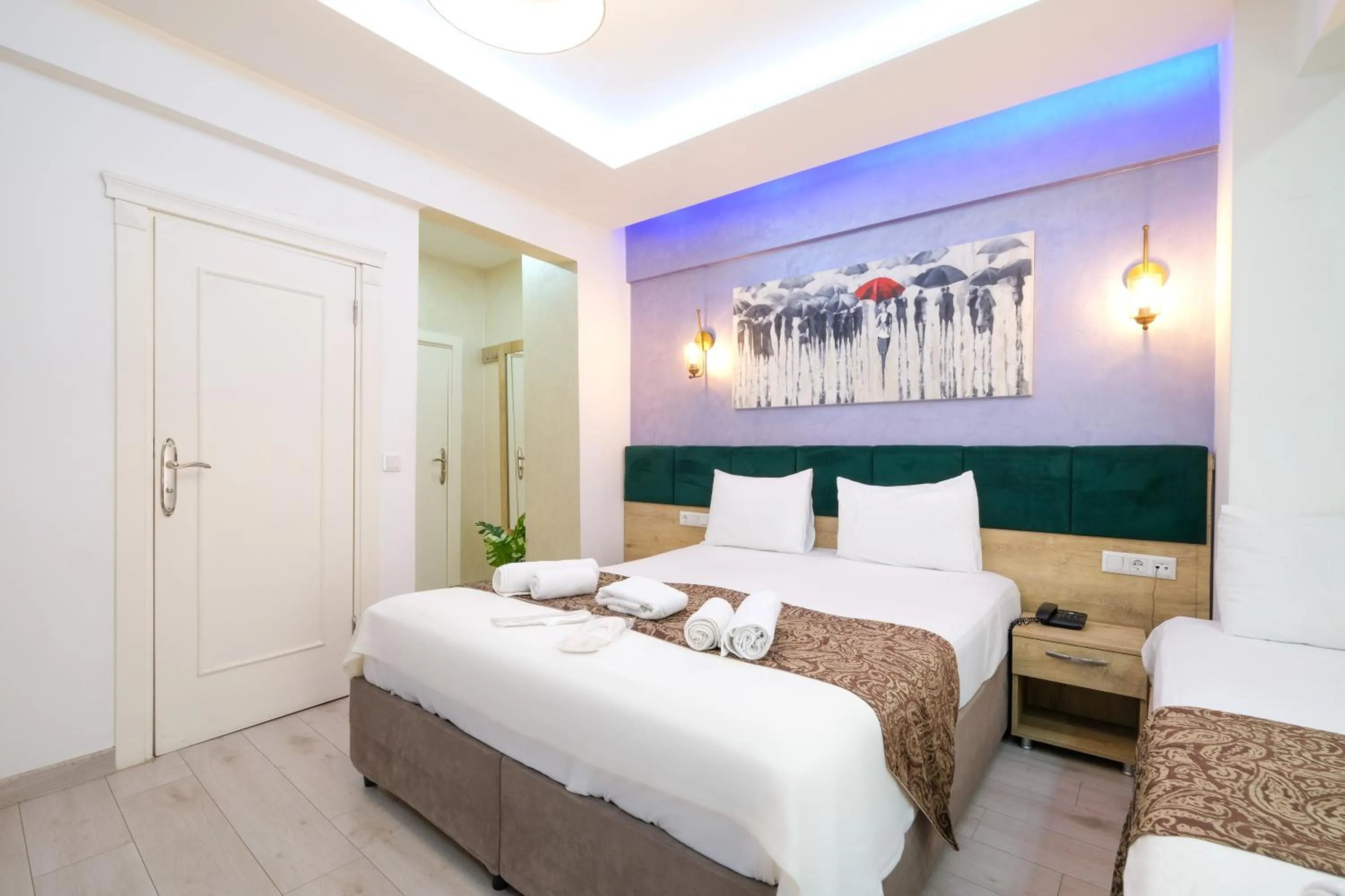 Bed in Loren Hotel&Suites