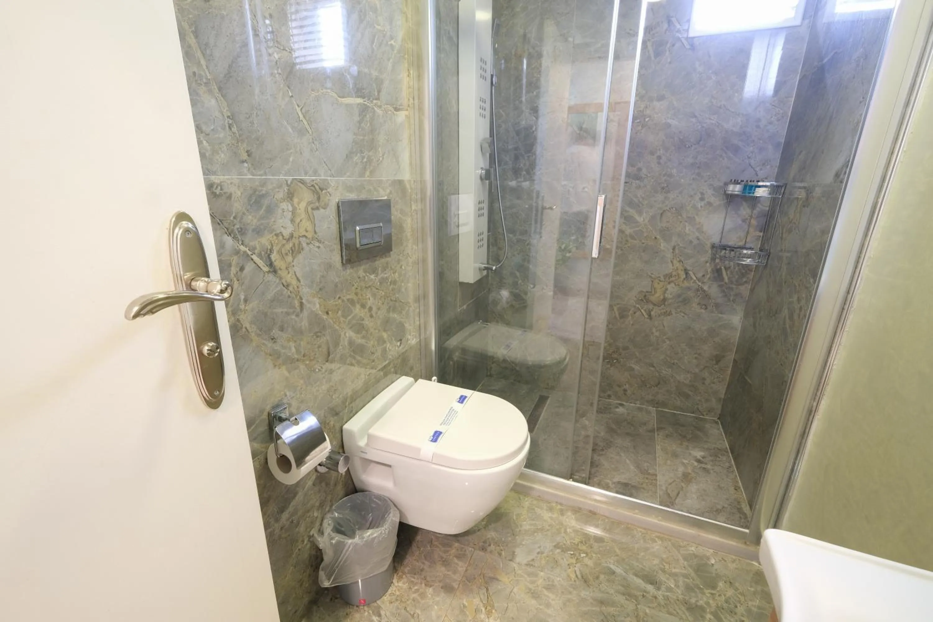 Bathroom in Loren Hotel&Suites