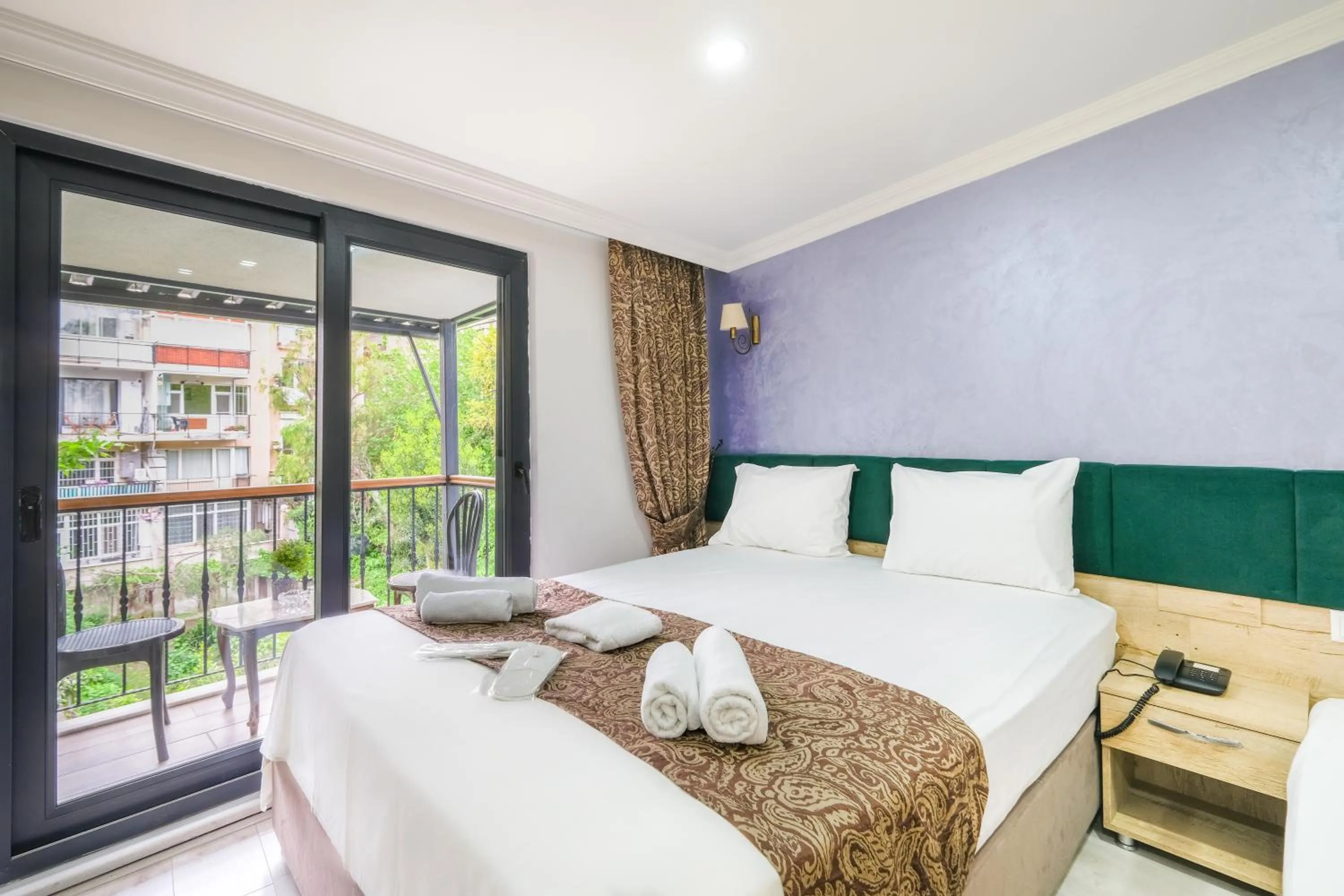 Bed in Loren Hotel&Suites