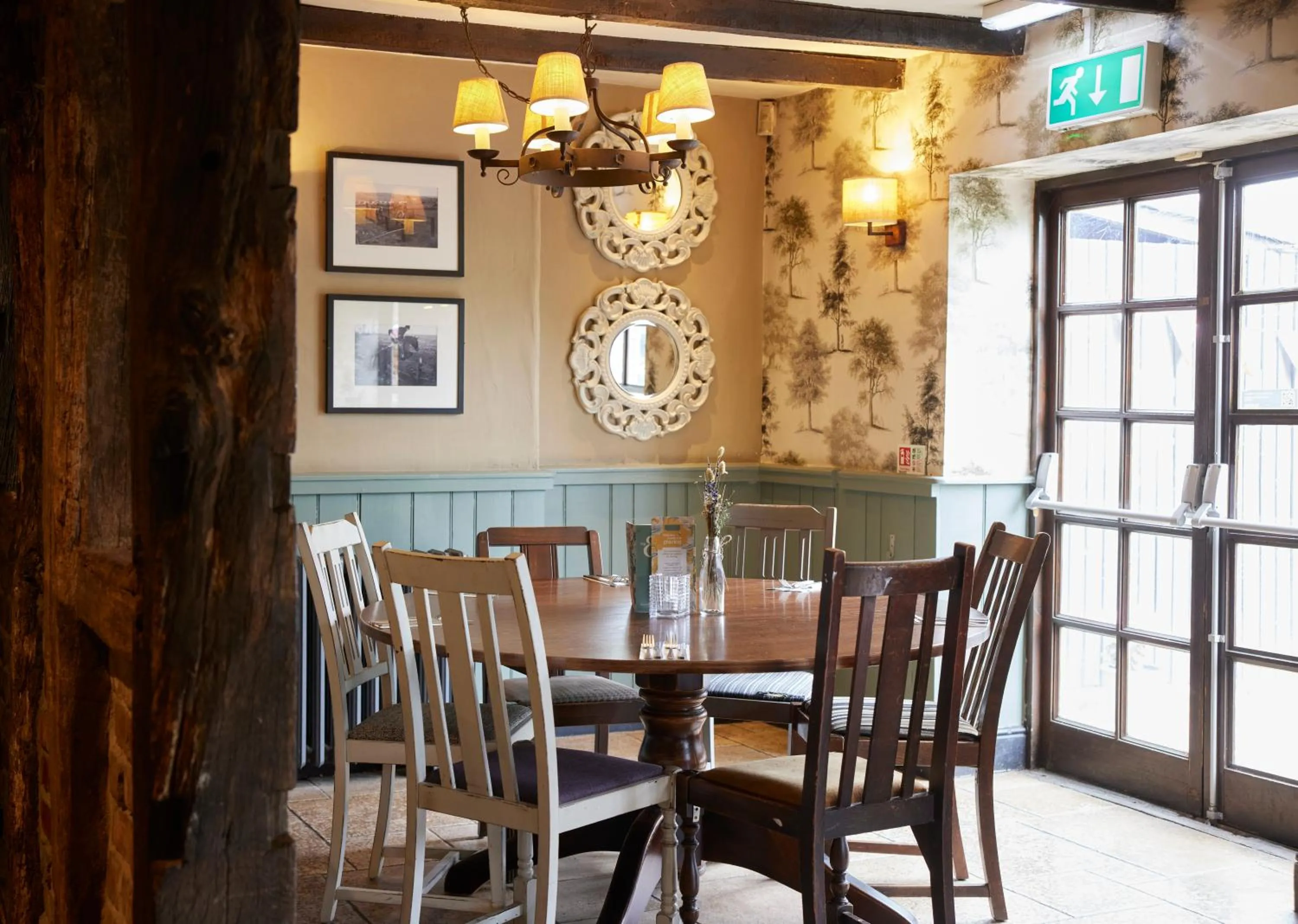 Restaurant/places to eat in Crossroads by Chef & Brewer Collection