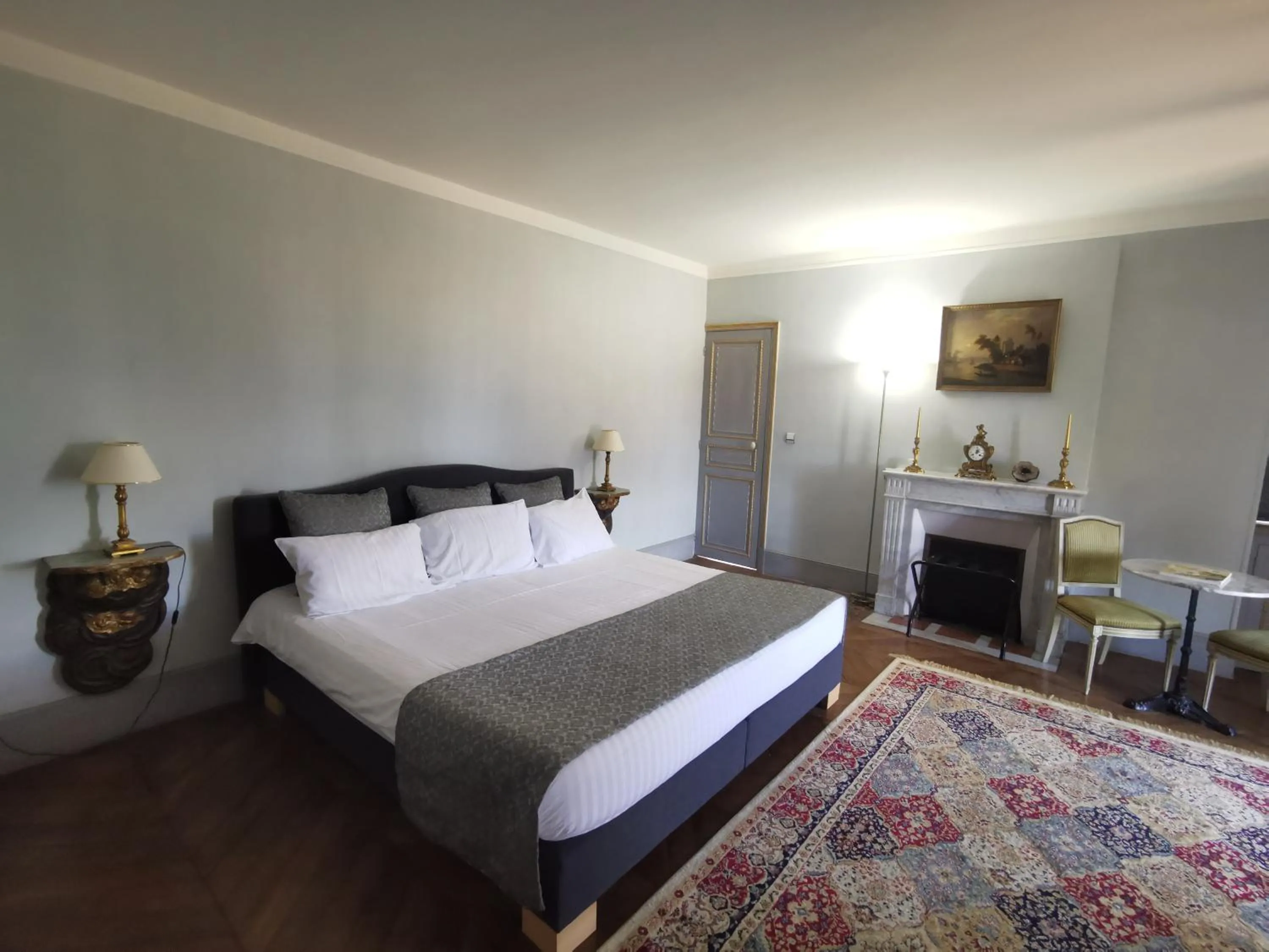 Bed in château Mont Suzey