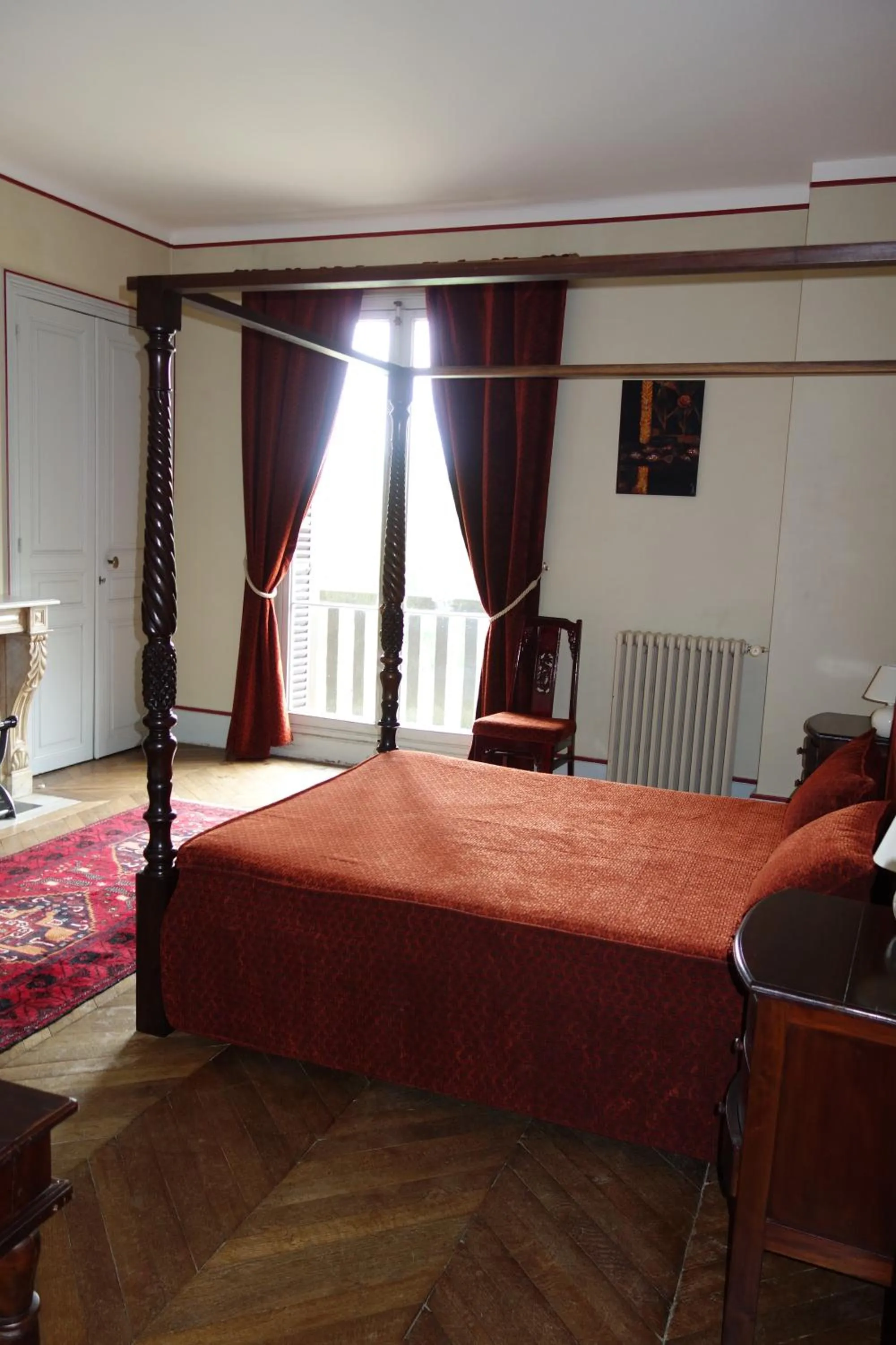 Bed in château Mont Suzey