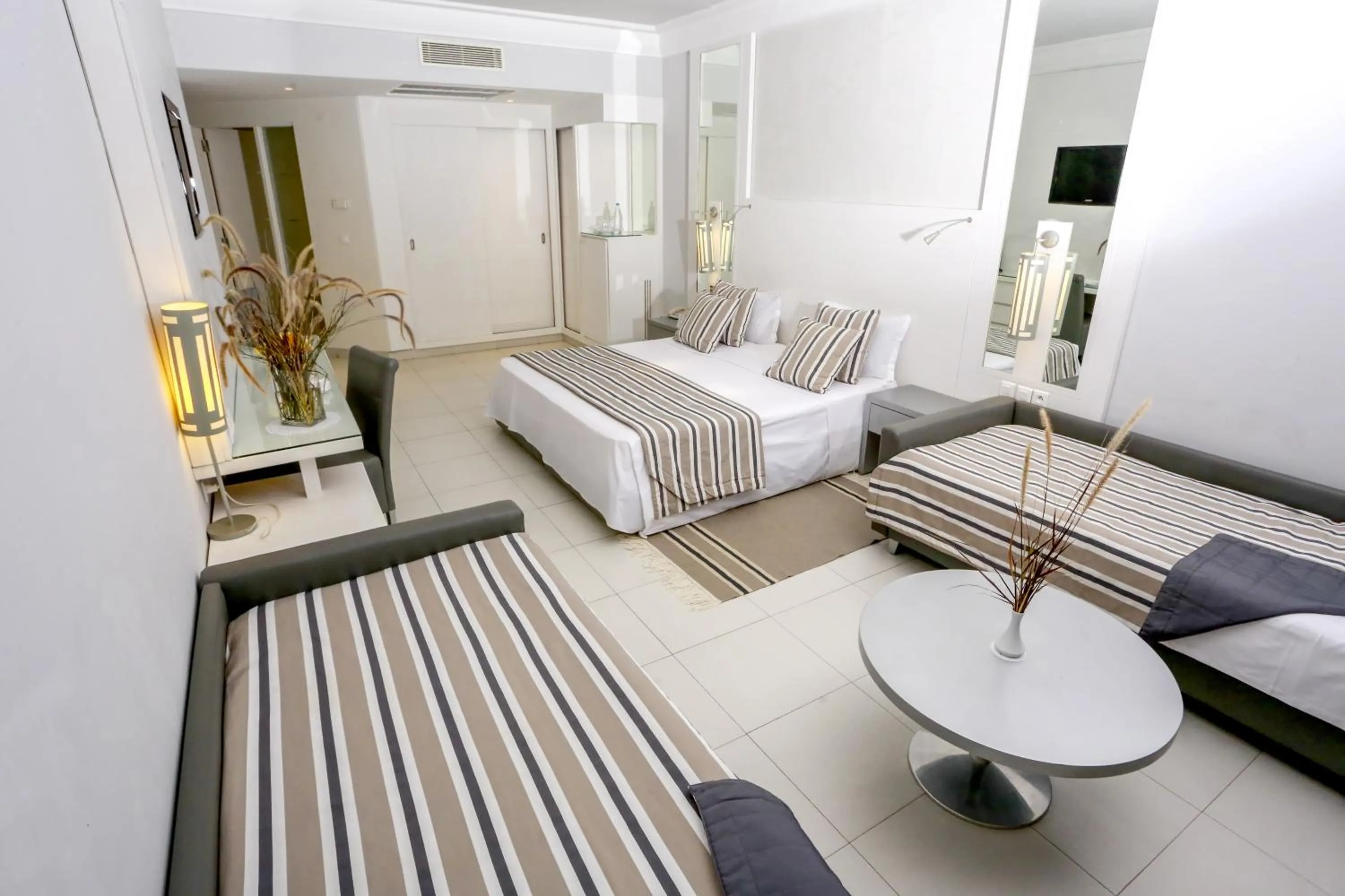 Bed in Djerba Plaza Thalasso & Spa