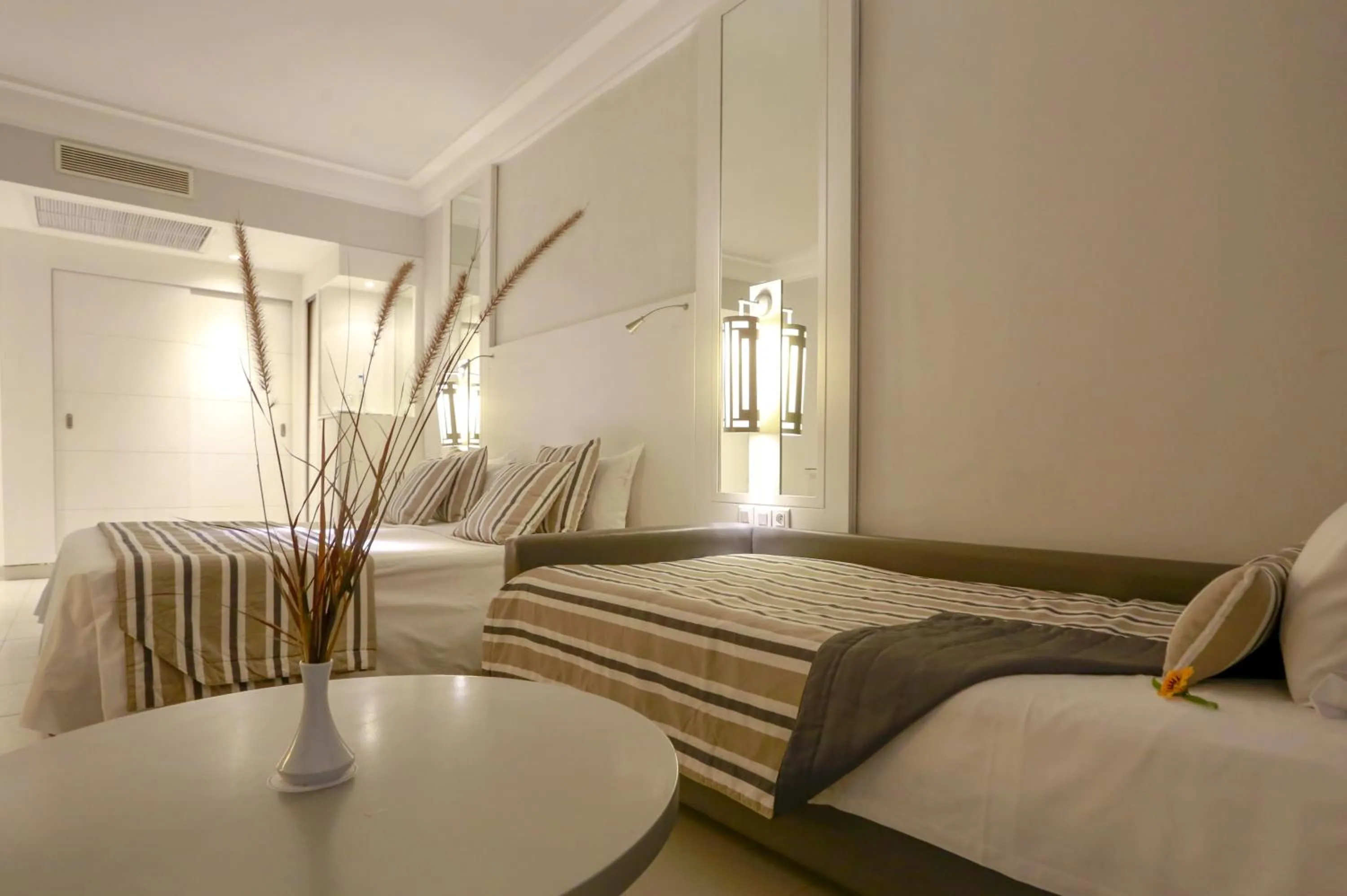 Bed in Djerba Plaza Thalasso & Spa