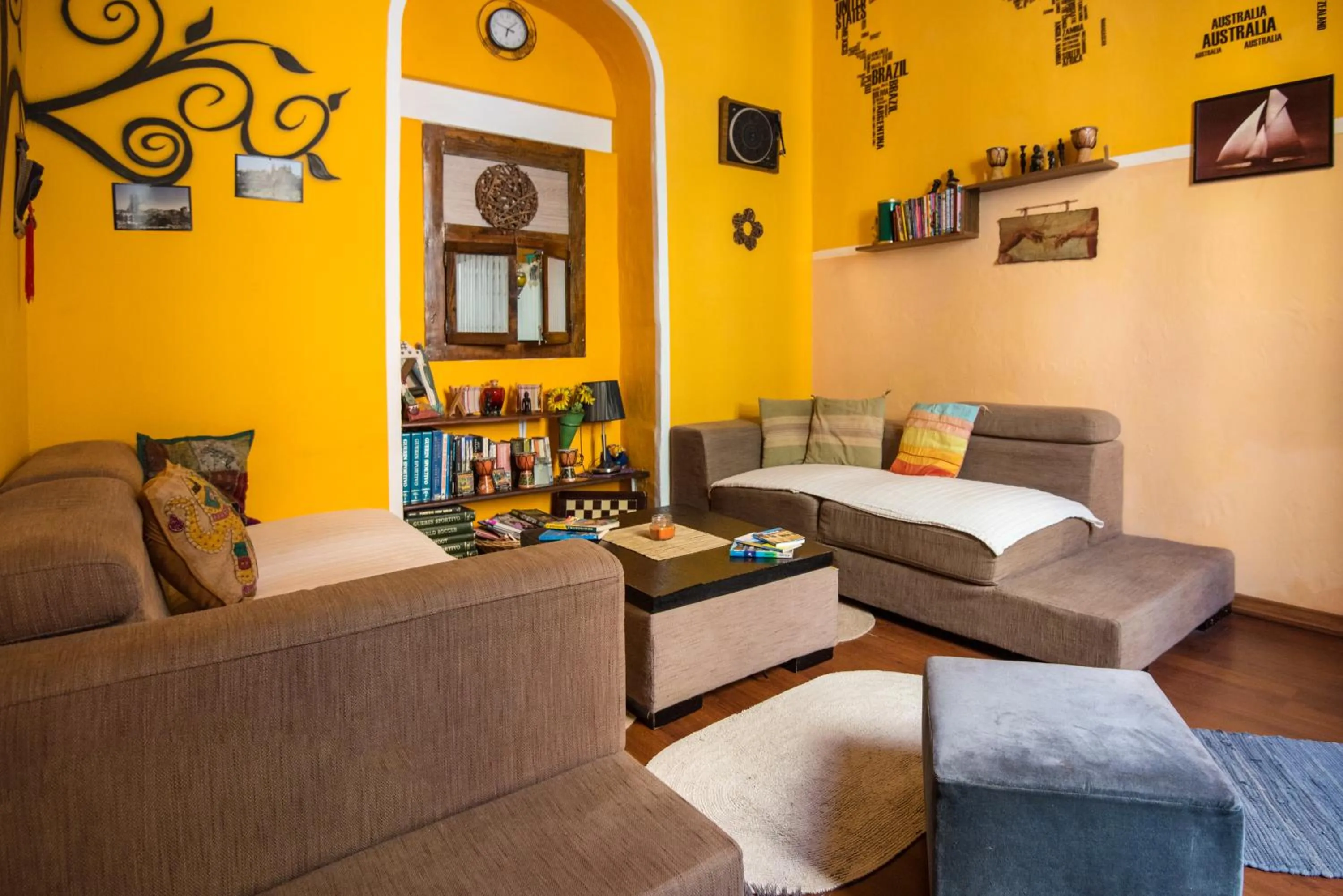 Communal lounge/ TV room in Five Trees