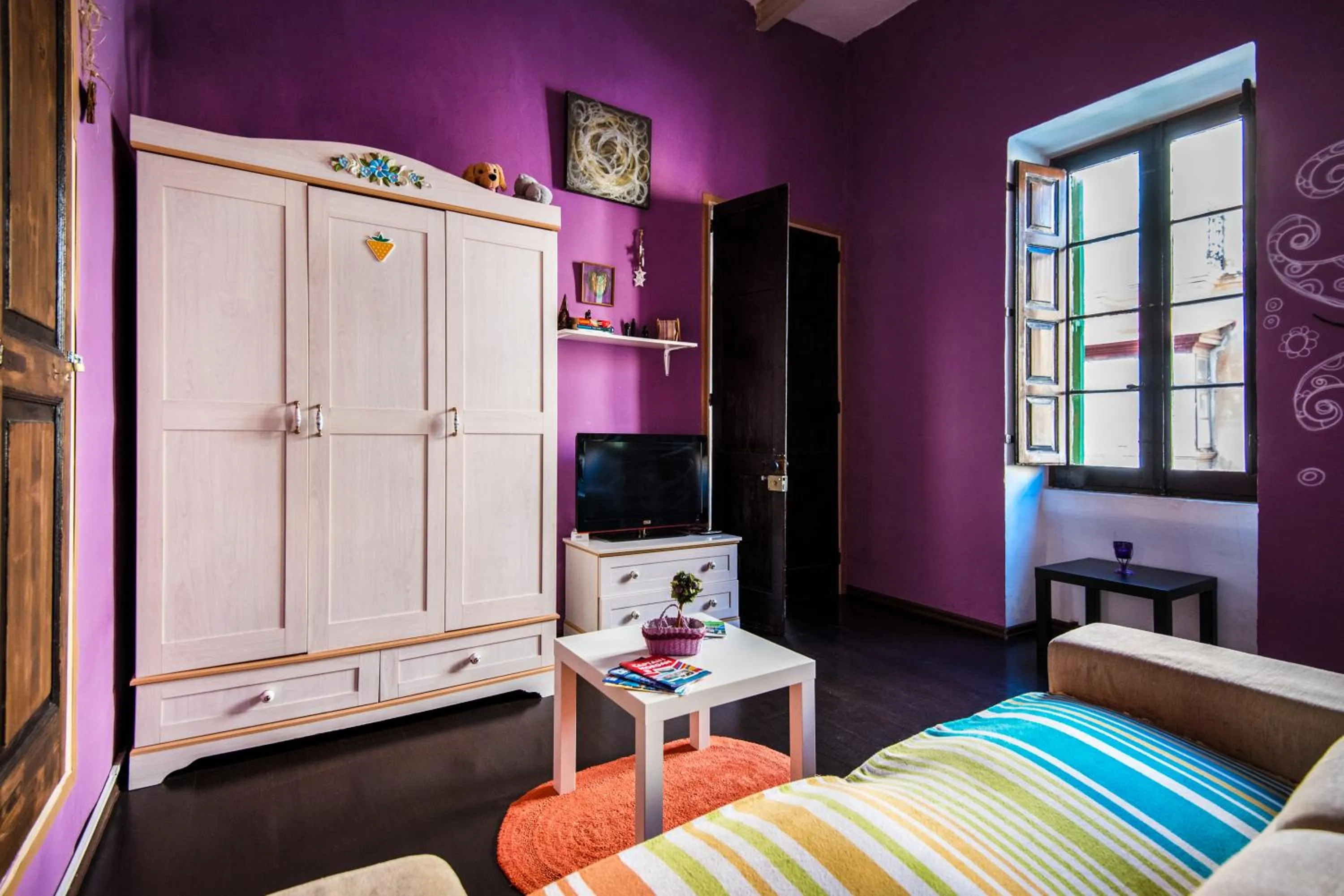 TV and multimedia, Bed in Five Trees