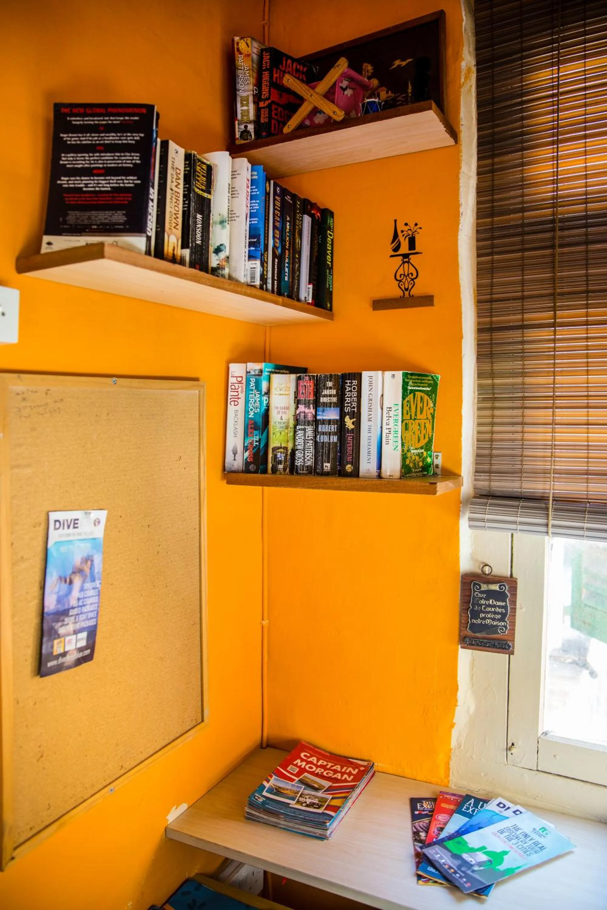 Library in Five Trees