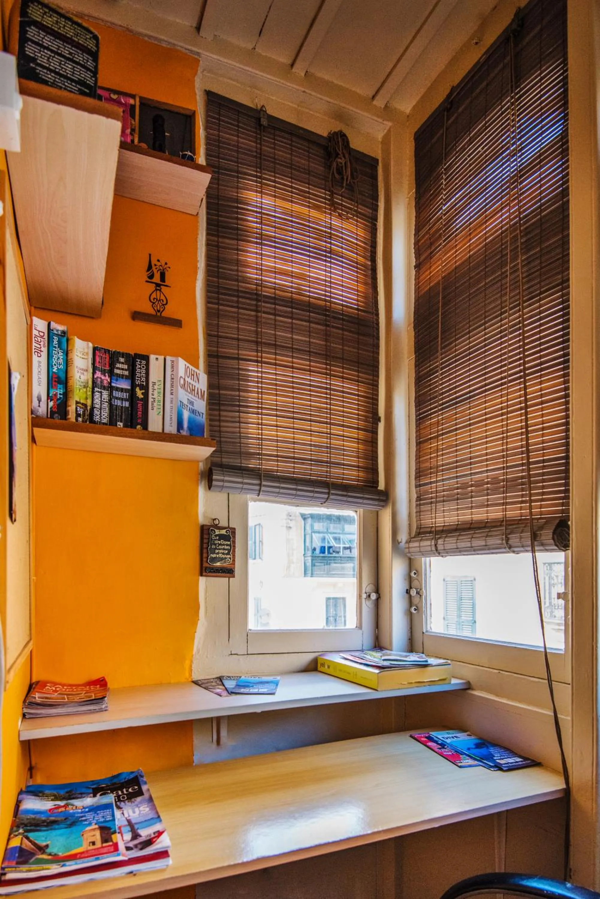 Library in Five Trees