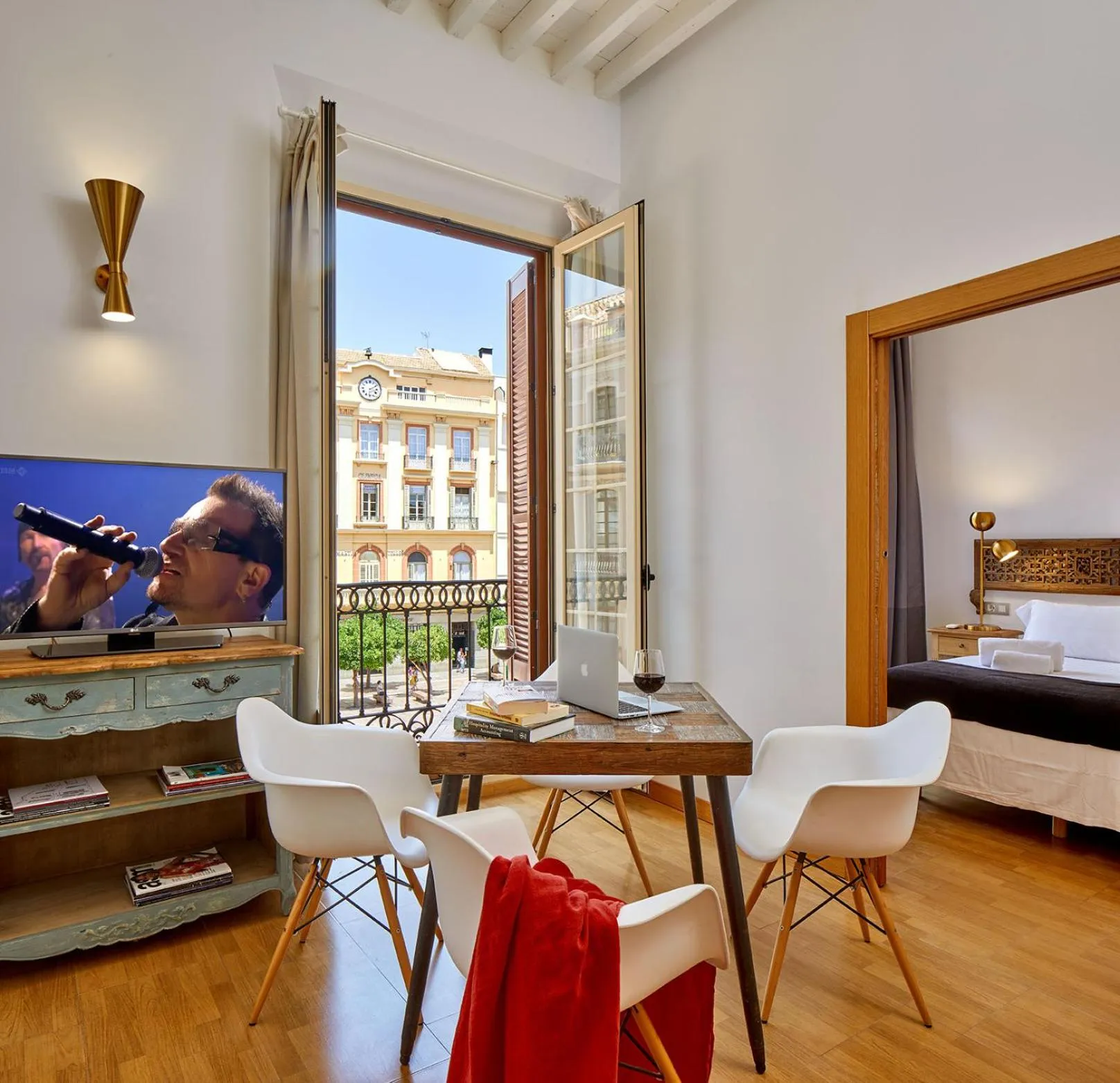 Balcony/Terrace, Bed in Lodgingmalaga Plaza Constitucion