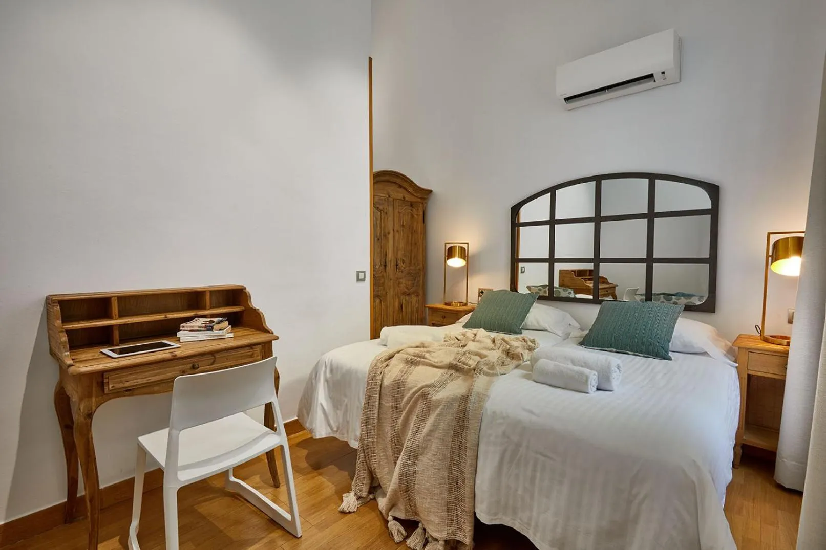 Bedroom, Bed in Lodgingmalaga Plaza Constitucion