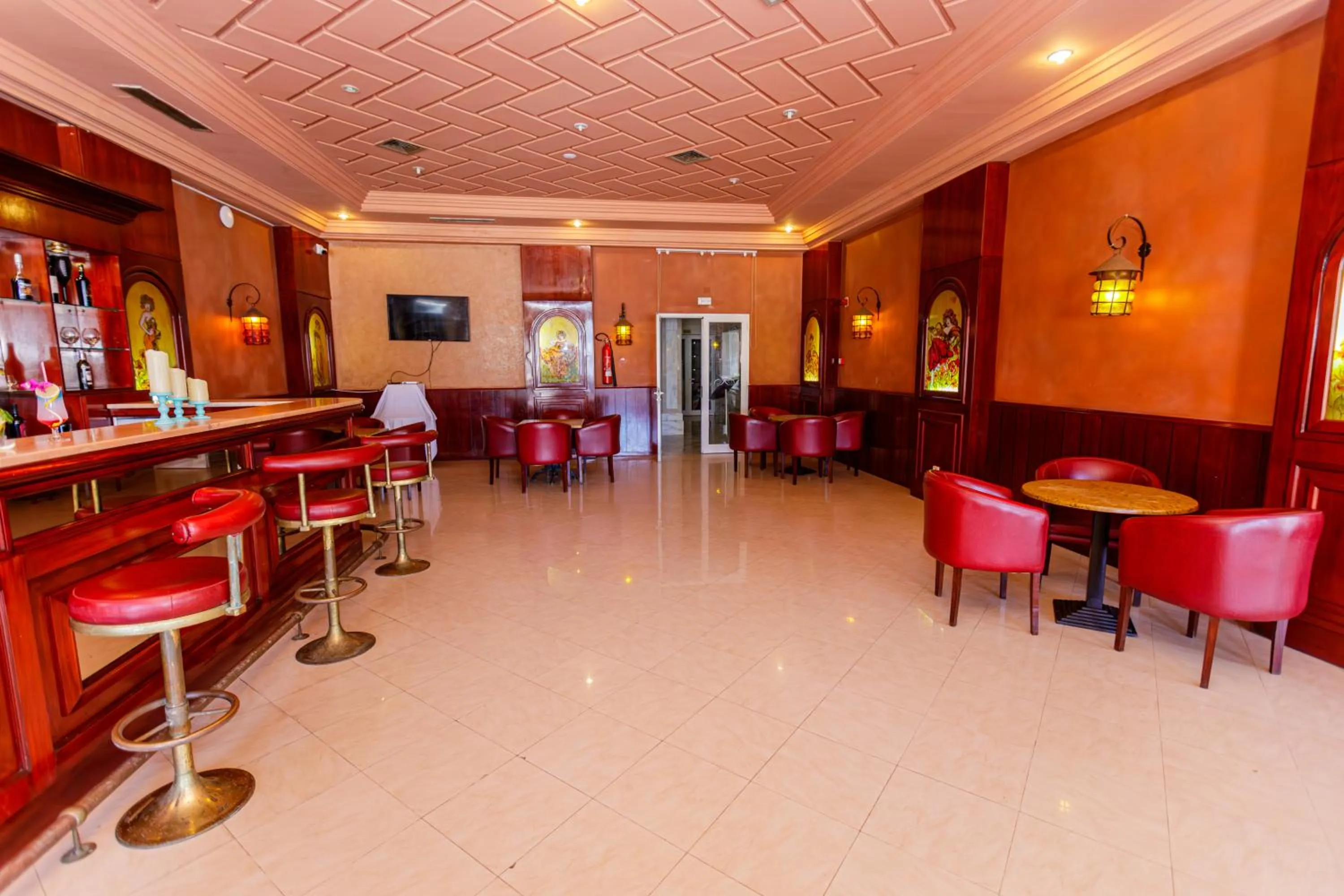 Restaurant/places to eat in Iris Hotel & Thalasso