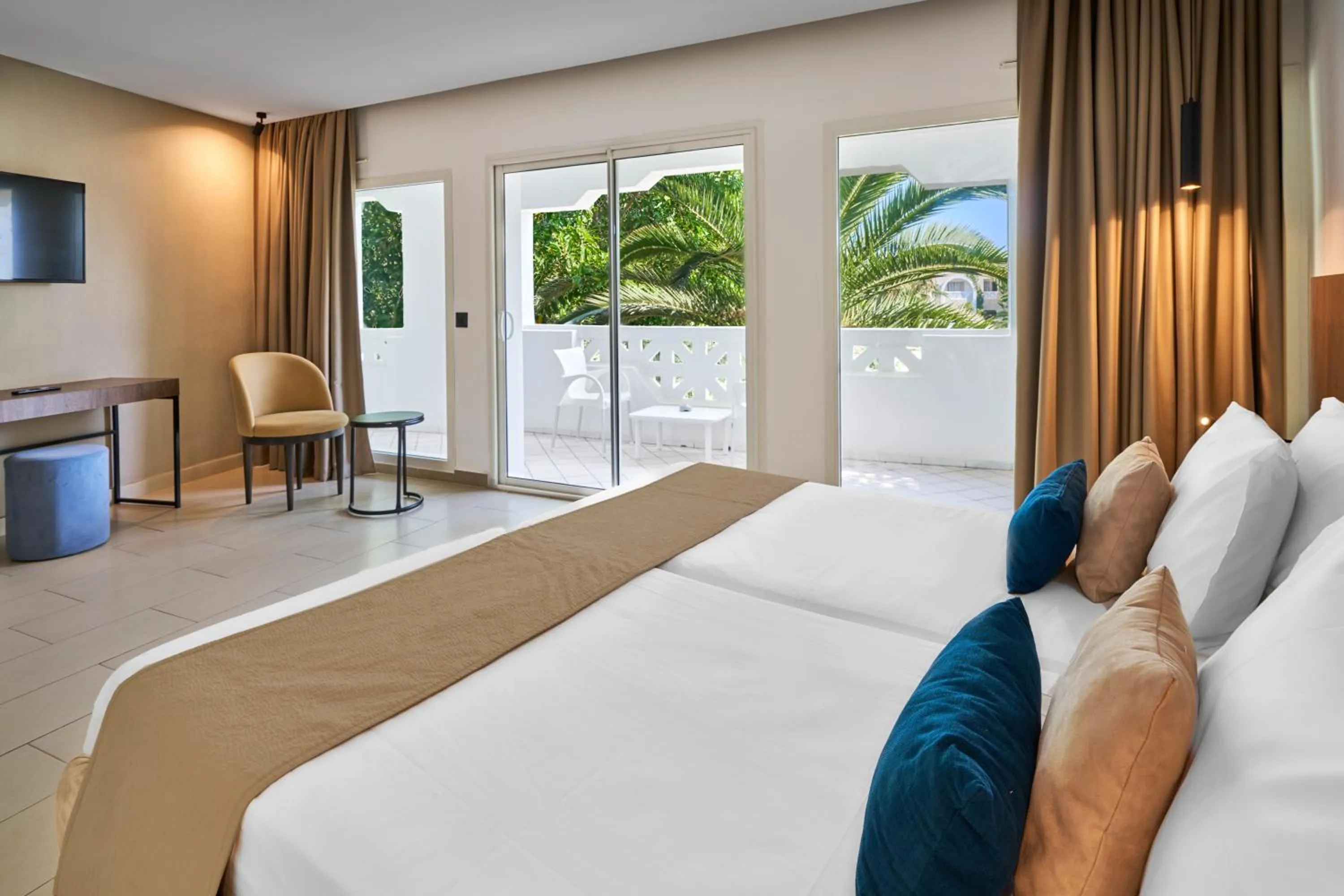 Bedroom, Bed in Mahdia Beach & Aqua Park