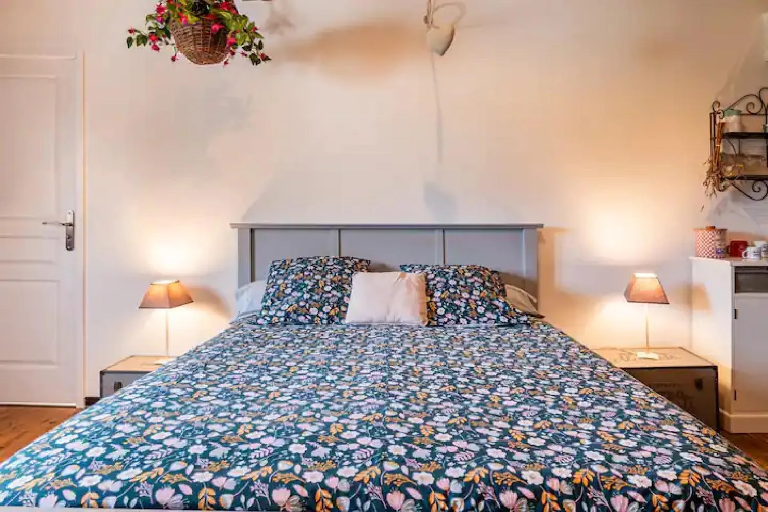 Photo of the whole room, Bed in Les Ecuries du SEQUE