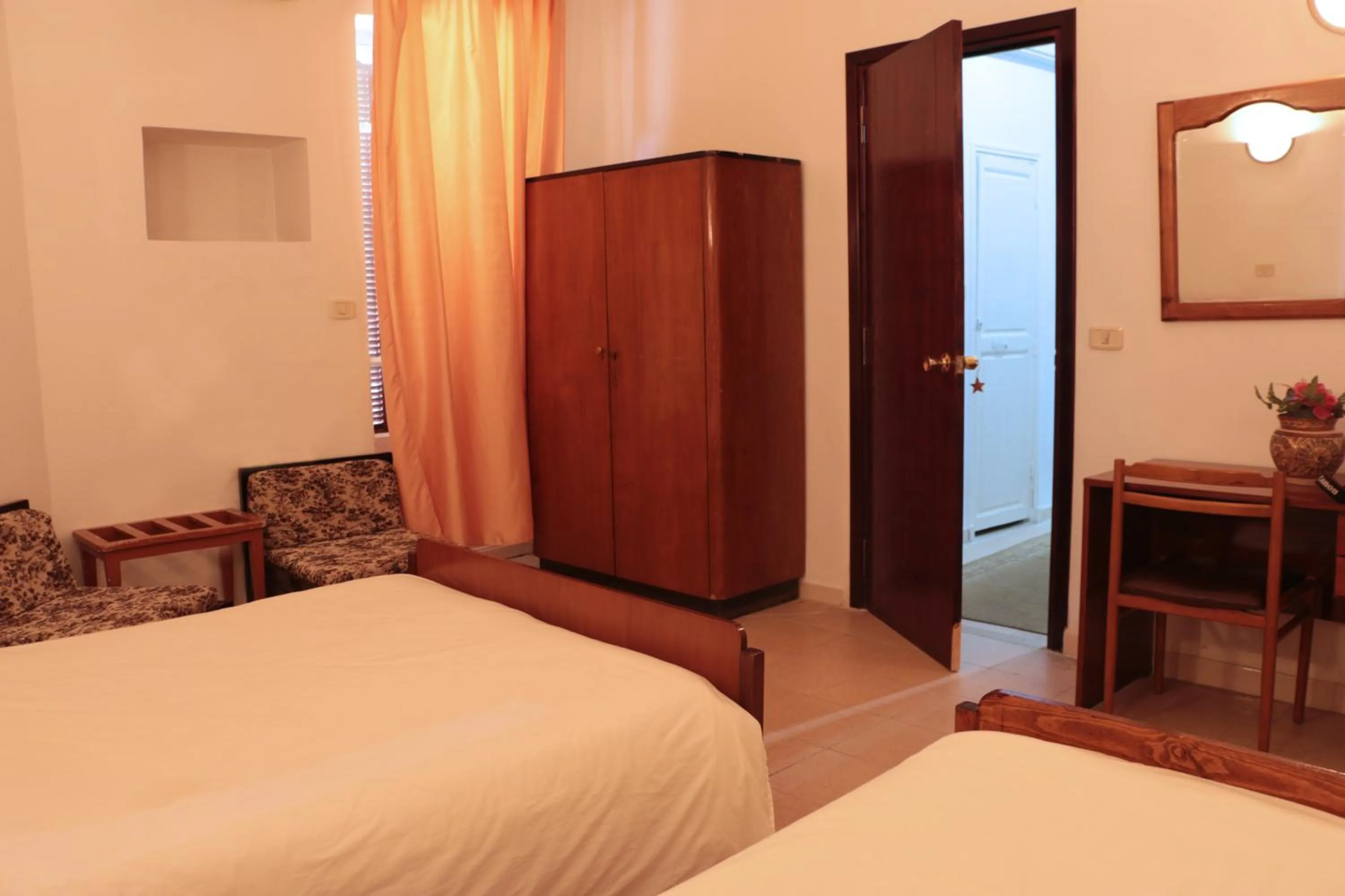 Bedroom, Bed in Hotel Saint Georges Tunis