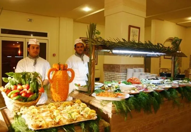 Staff in Ksar El Jerid Tozeur