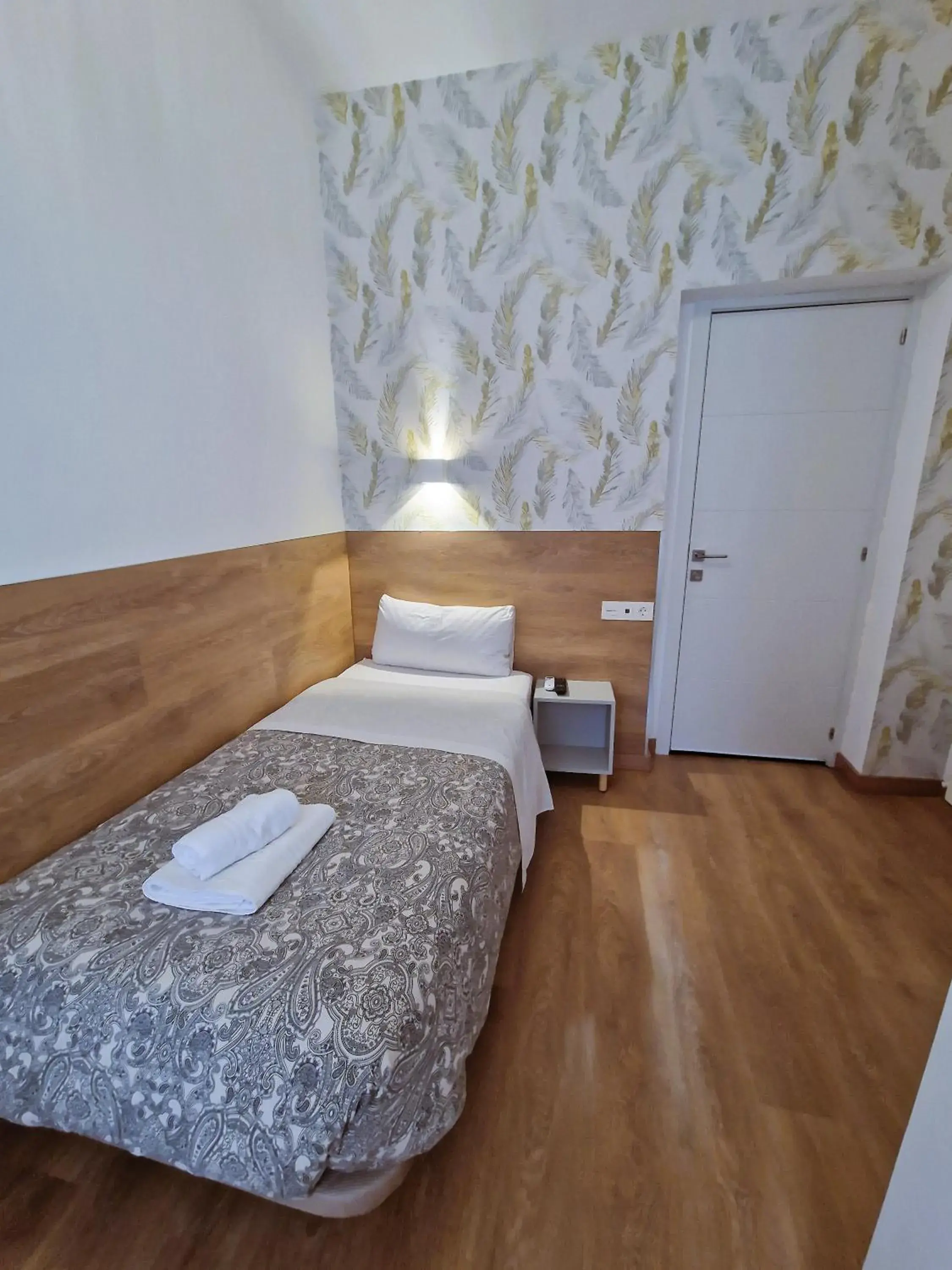 Single Room with Private Bathroom in Hostal A Nuestra Senora de La Paloma Single Room with Private Bathroom in Hostal A Nuestra Senora de La Paloma