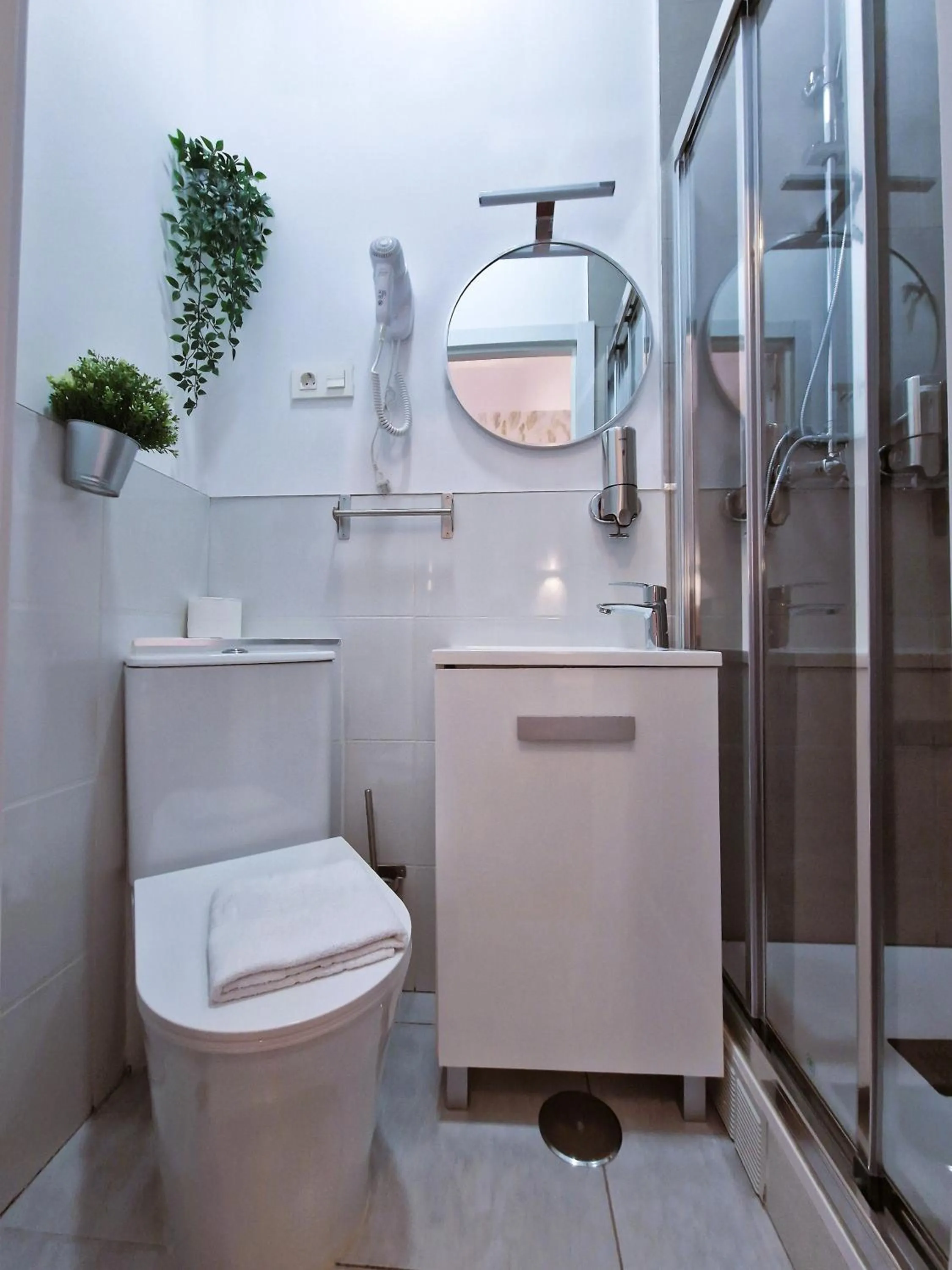 Shower in Hostal A Nuestra Senora de La Paloma