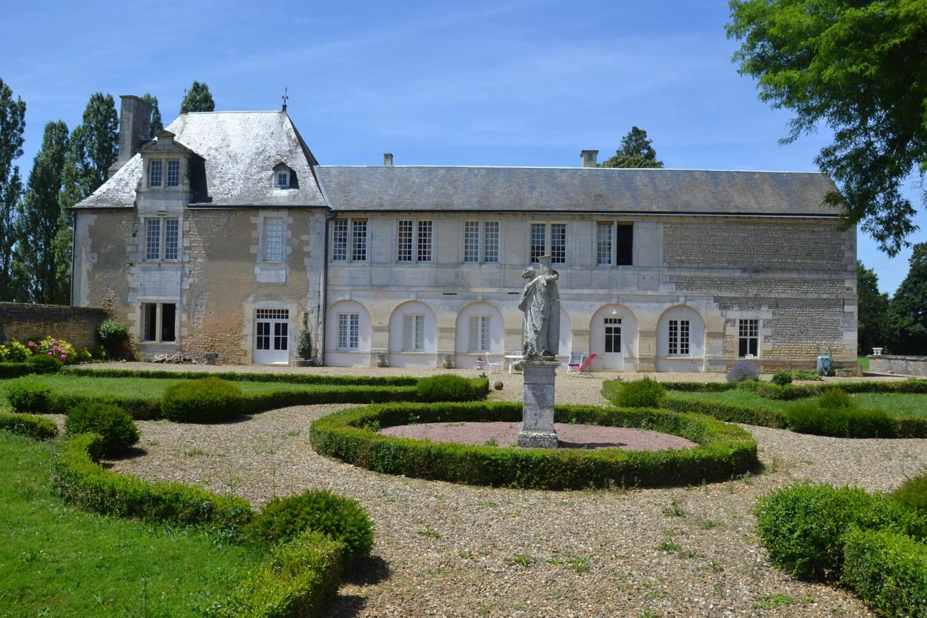 Property building in LOGIS du Château du Bois Doucet