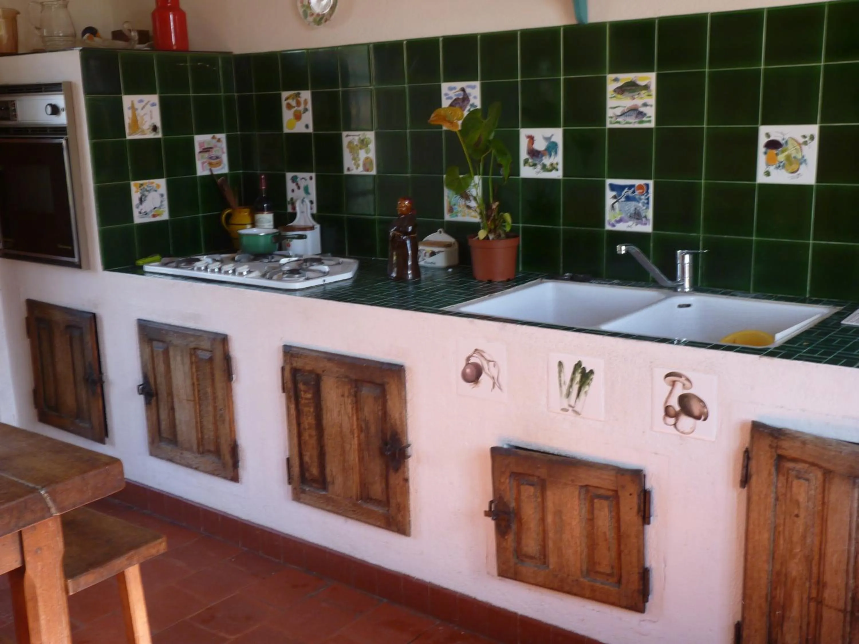Communal kitchen in LOGIS du Château du Bois Doucet