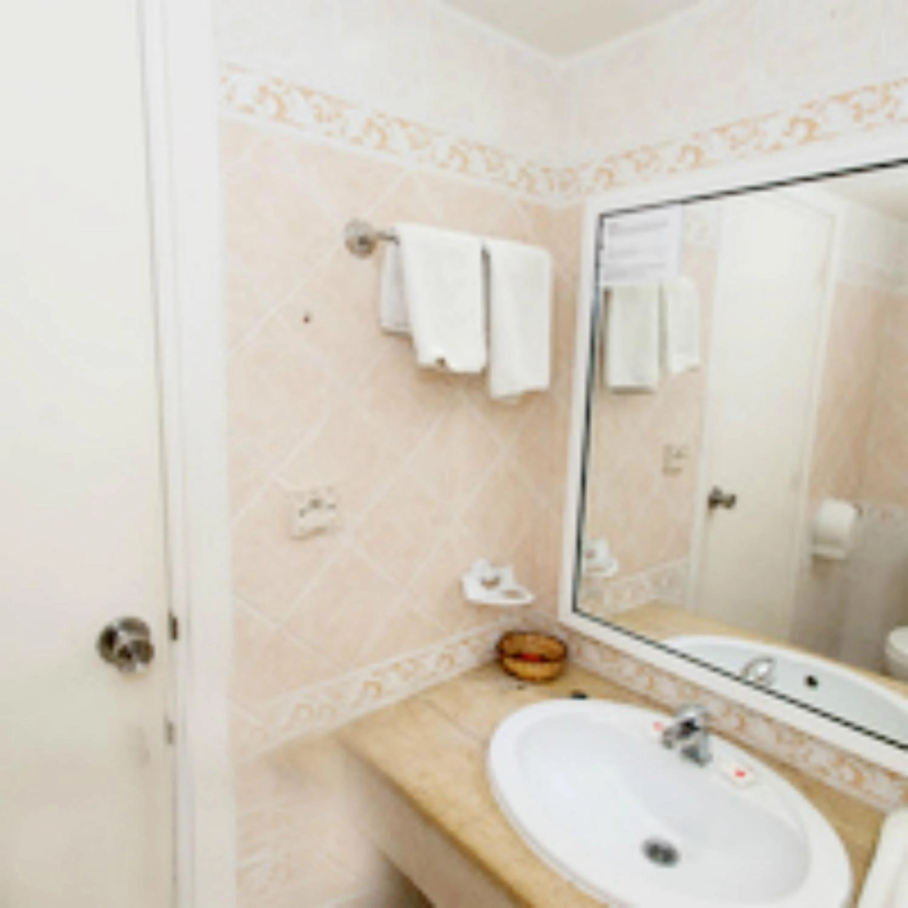 Shower in Hotel El Habib Monastir