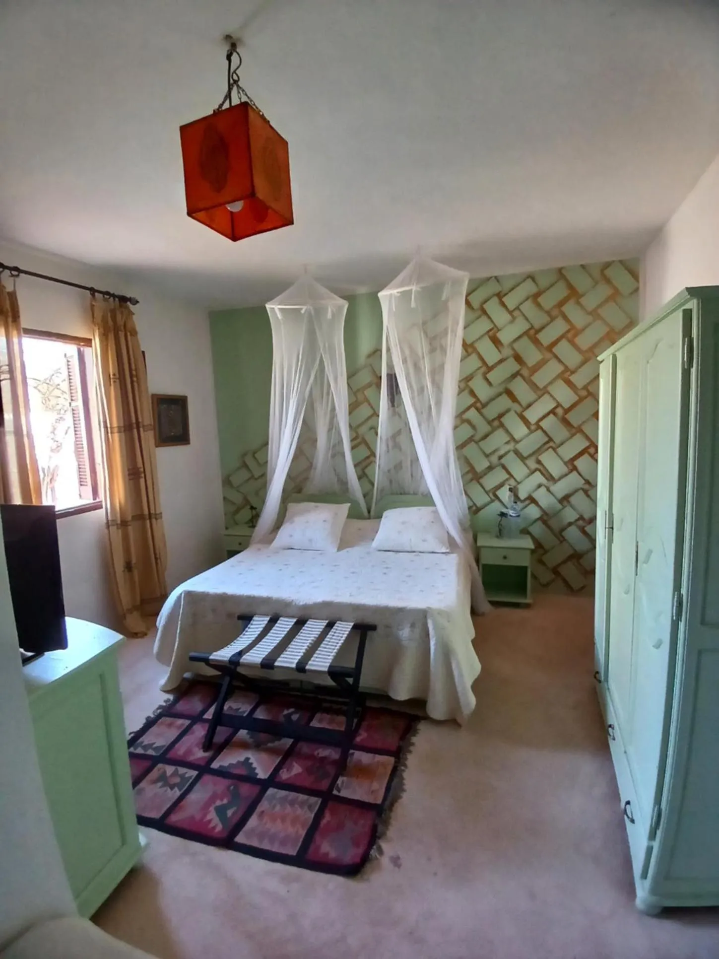 Bed in Menzel Sonia Caja