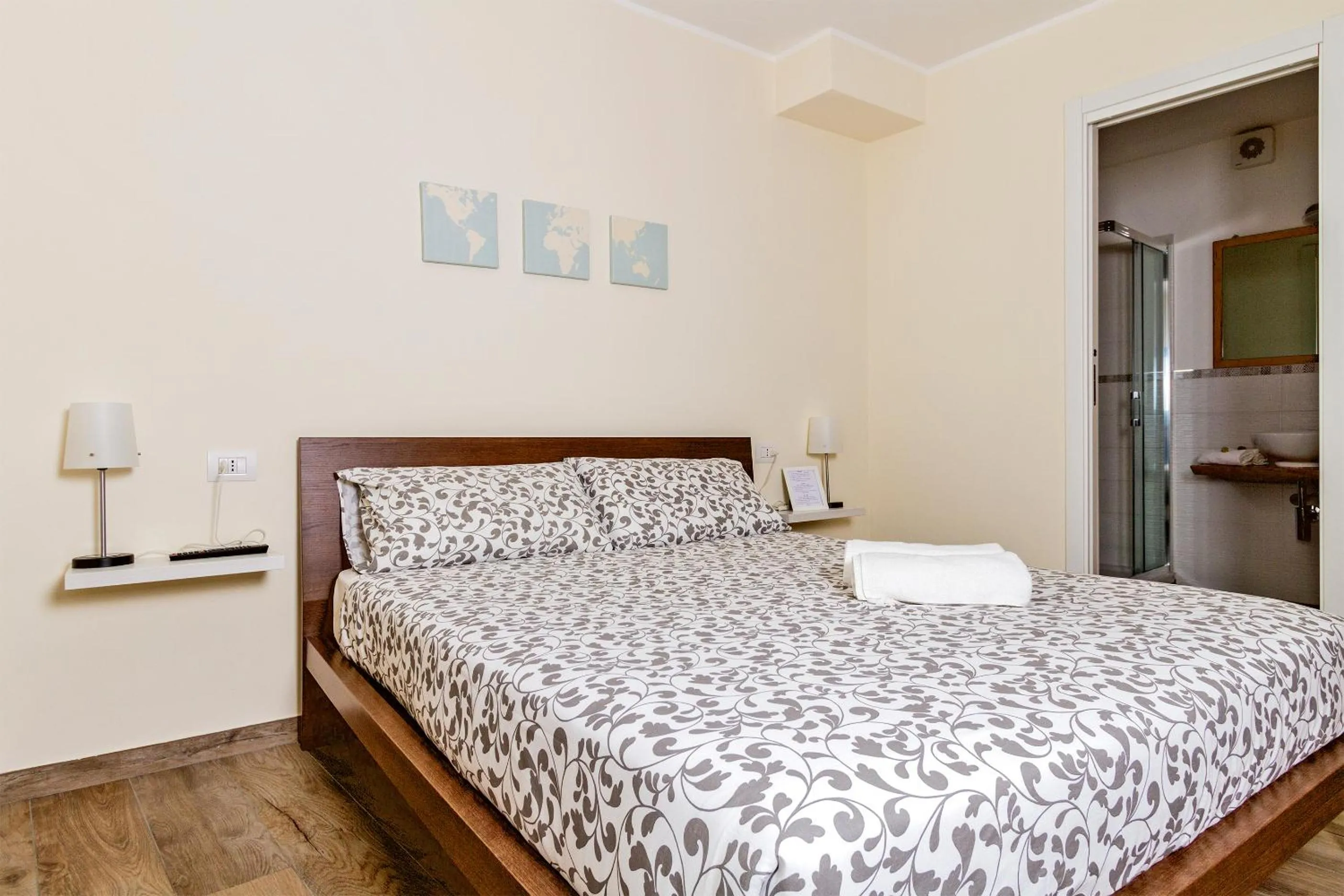 Photo of the whole room, Bed in Andirivieni Bellagio Guest House