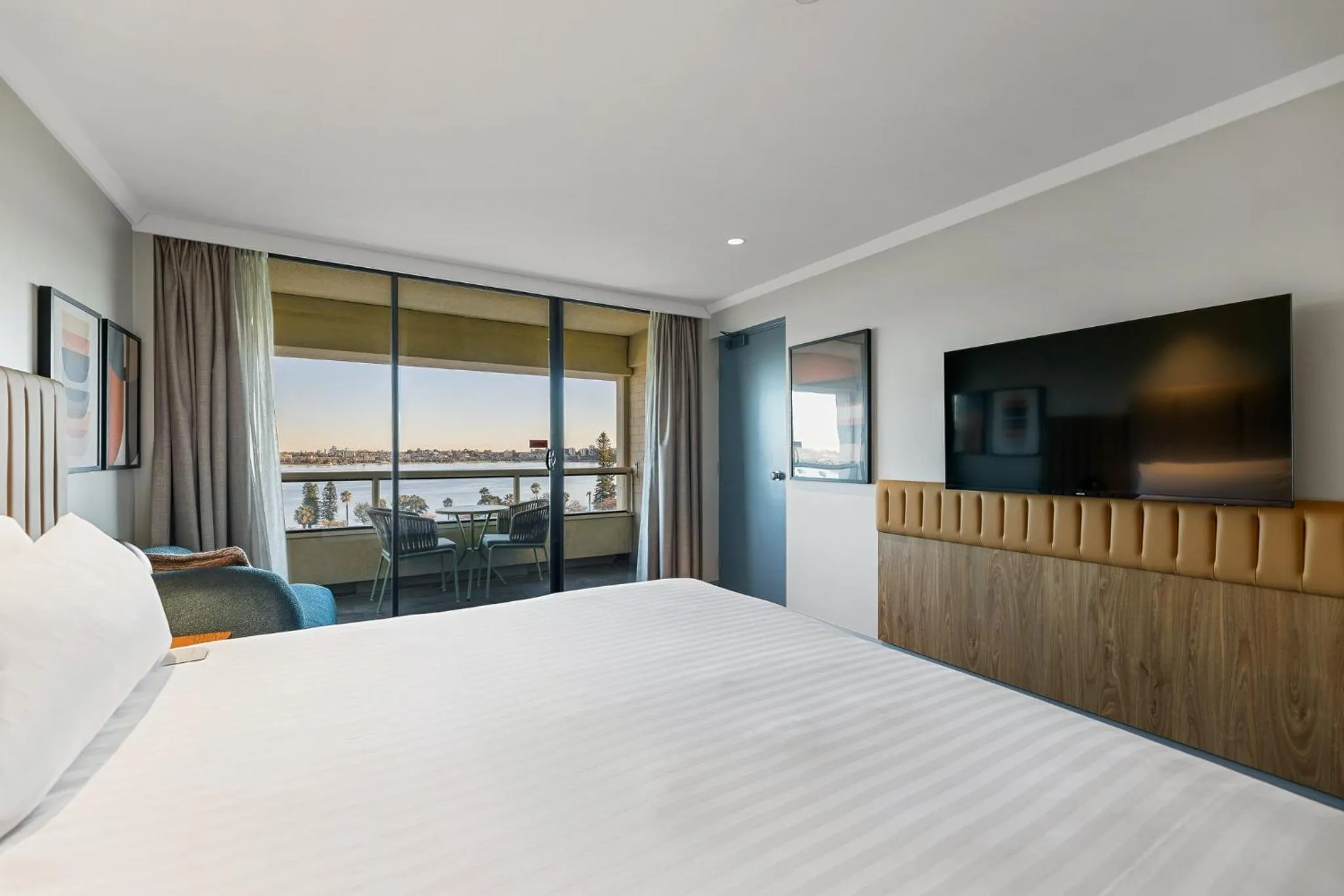 Photo of the whole room, Bed in Crowne Plaza Perth by IHG