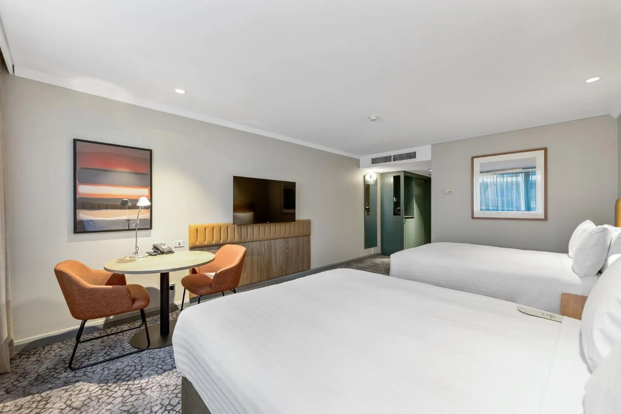 Photo of the whole room, Bed in Crowne Plaza Perth by IHG