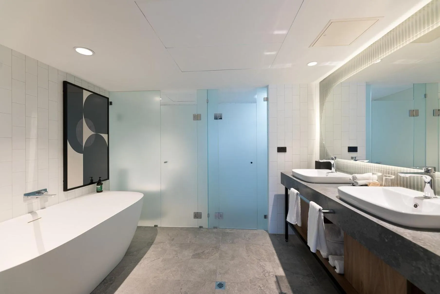 Photo of the whole room in Crowne Plaza Perth by IHG