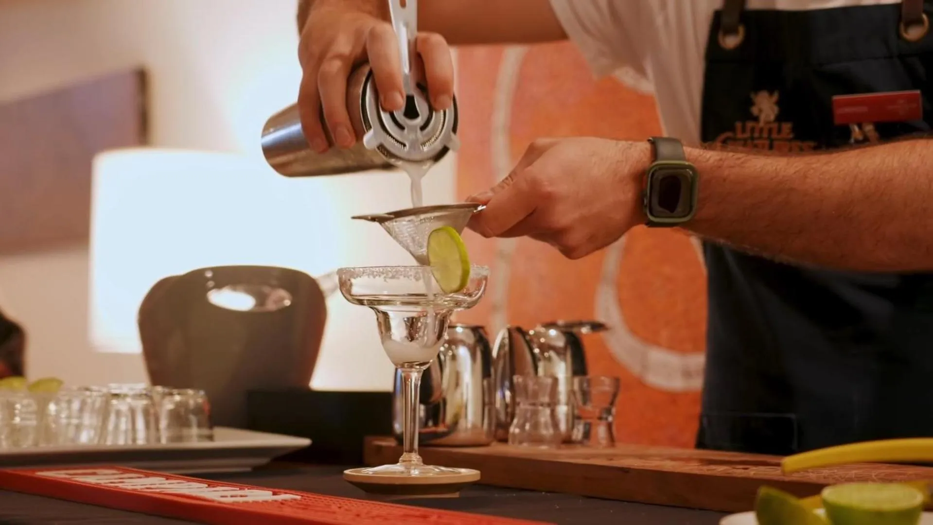 Lounge or bar in Crowne Plaza Perth by IHG