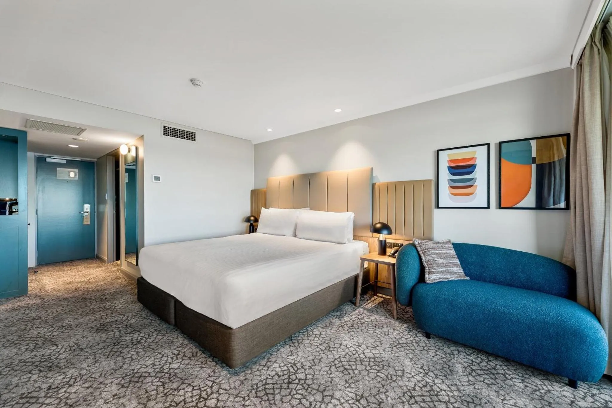 Photo of the whole room, Bed in Crowne Plaza Perth by IHG