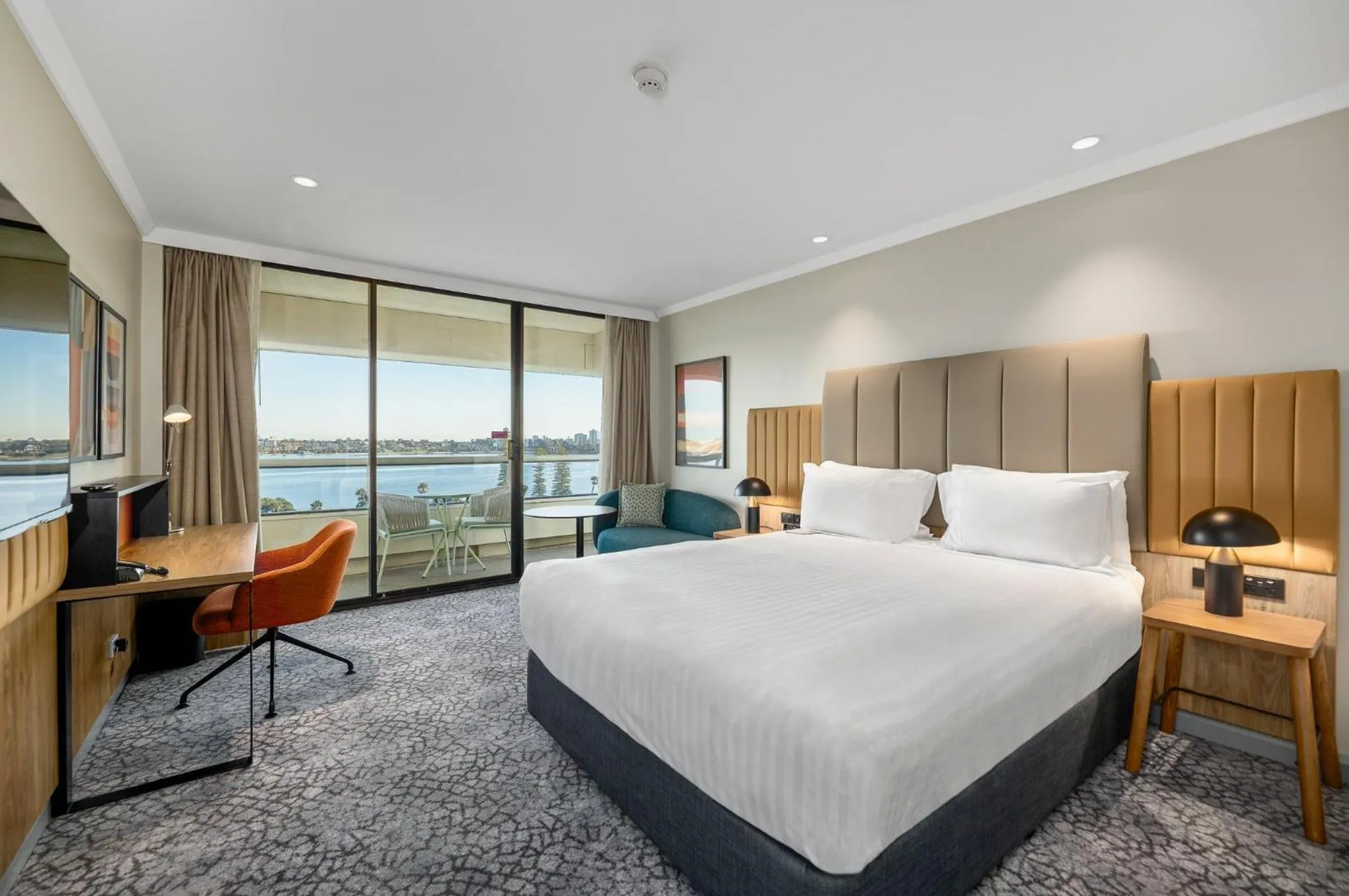 Photo of the whole room, Bed in Crowne Plaza Perth by IHG