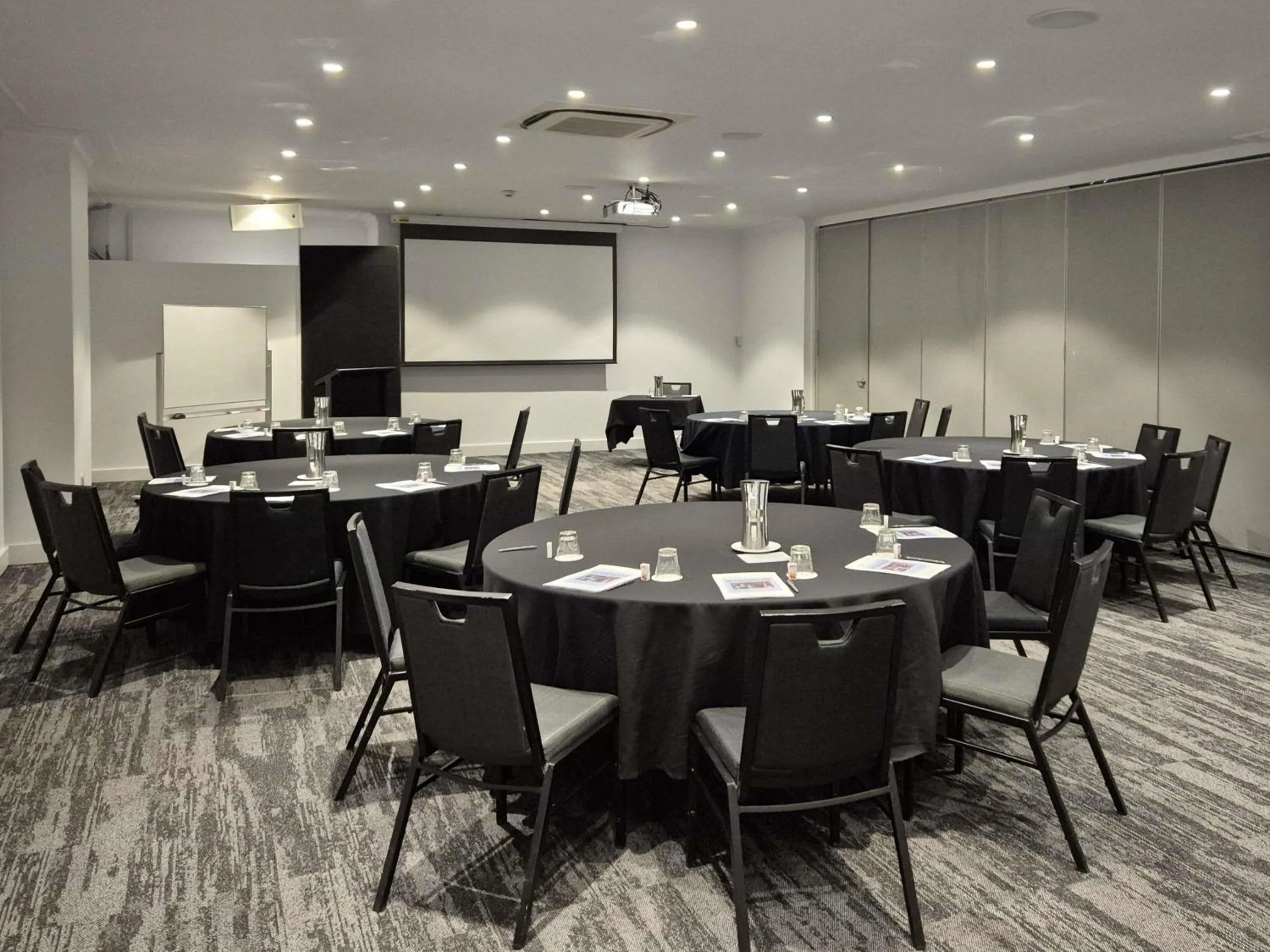 Meeting/conference room in Mercure Canberra