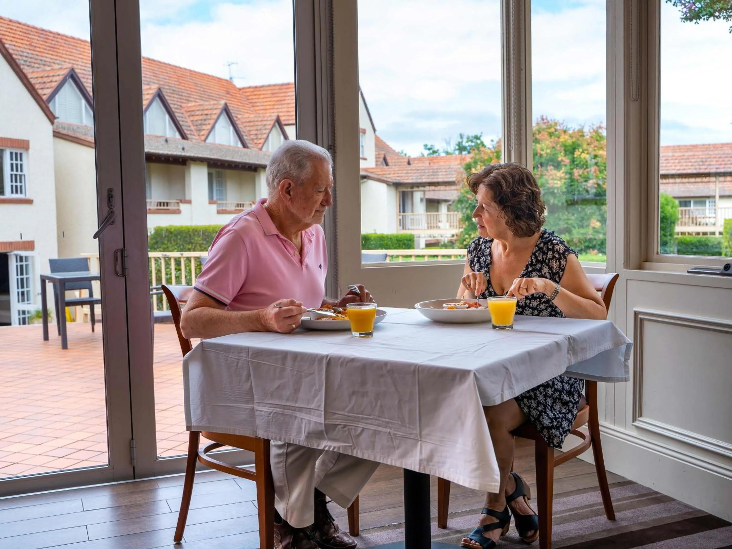 Restaurant/places to eat in Mercure Canberra