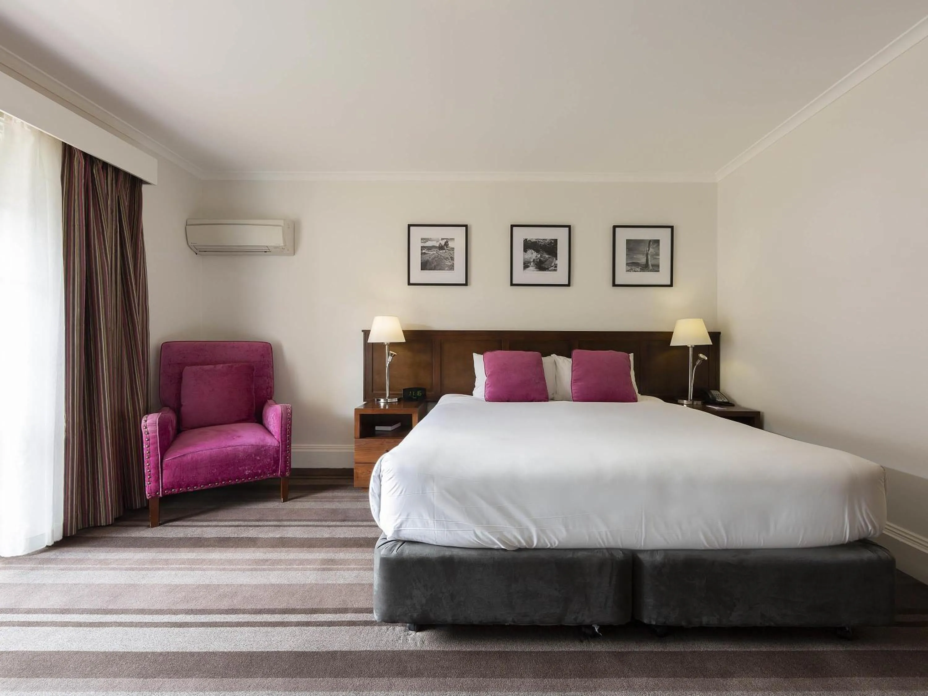 Bedroom, Bed in Mercure Canberra