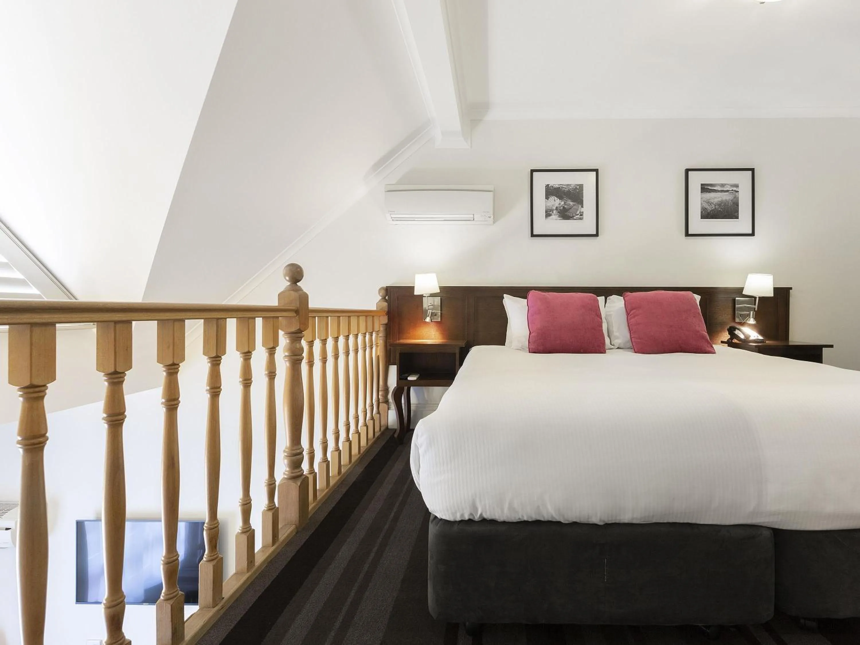 Bedroom, Bed in Mercure Canberra