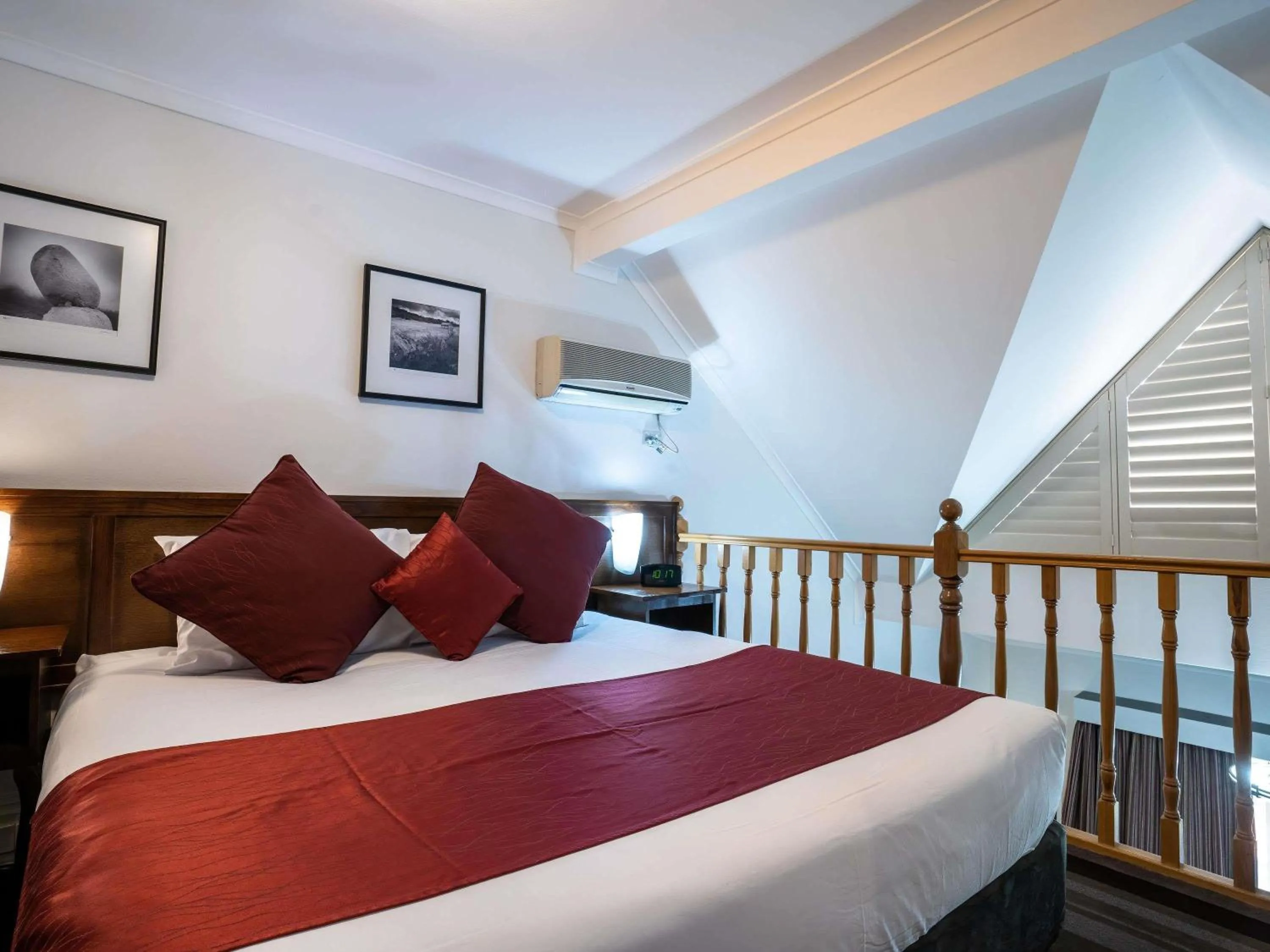 Bedroom, Bed in Mercure Canberra