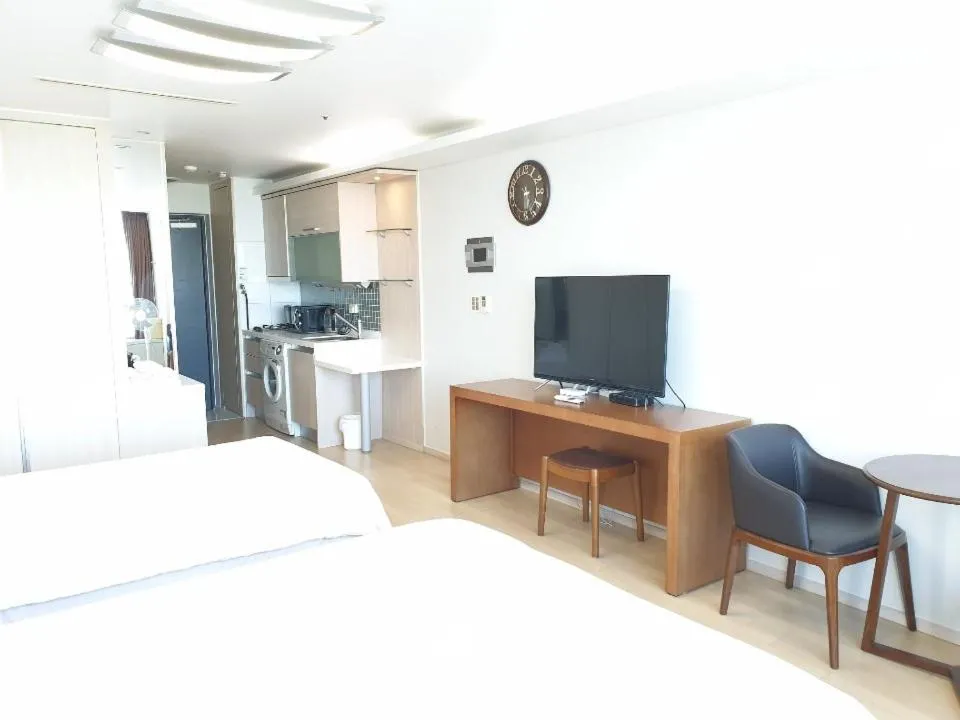 Living room, Bed in Good Day Airtel