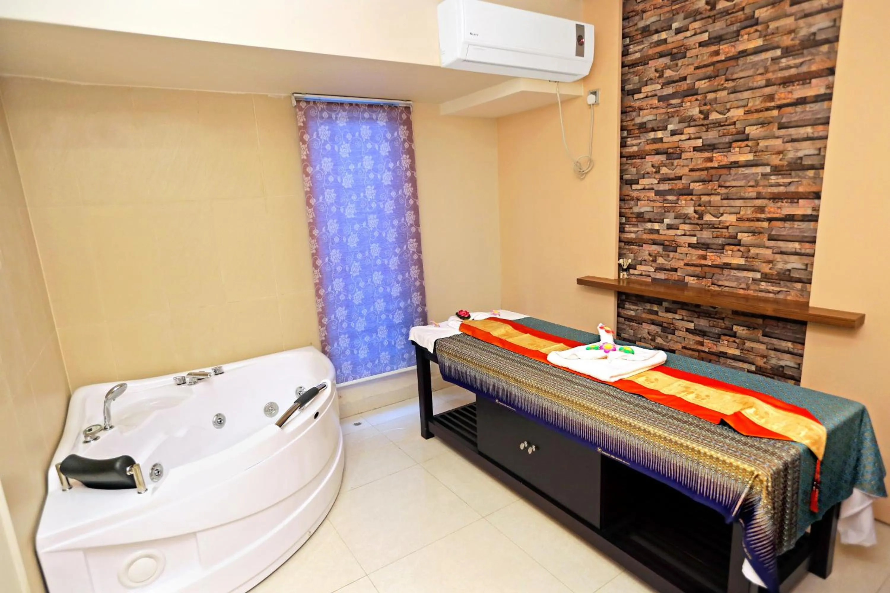 Hot Tub, Bed in Asia Hotel & Resorts