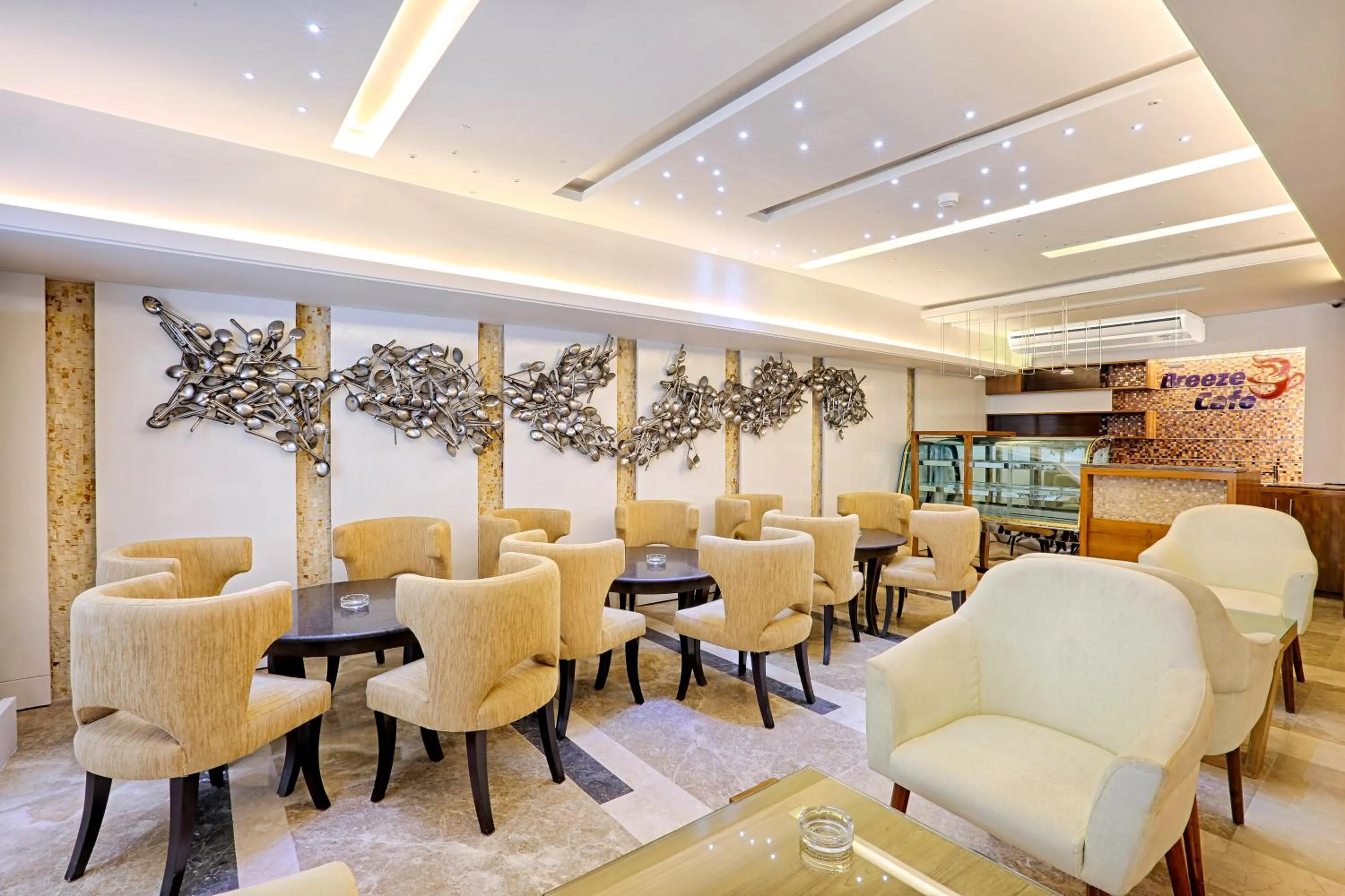 Restaurant/places to eat in Asia Hotel & Resorts