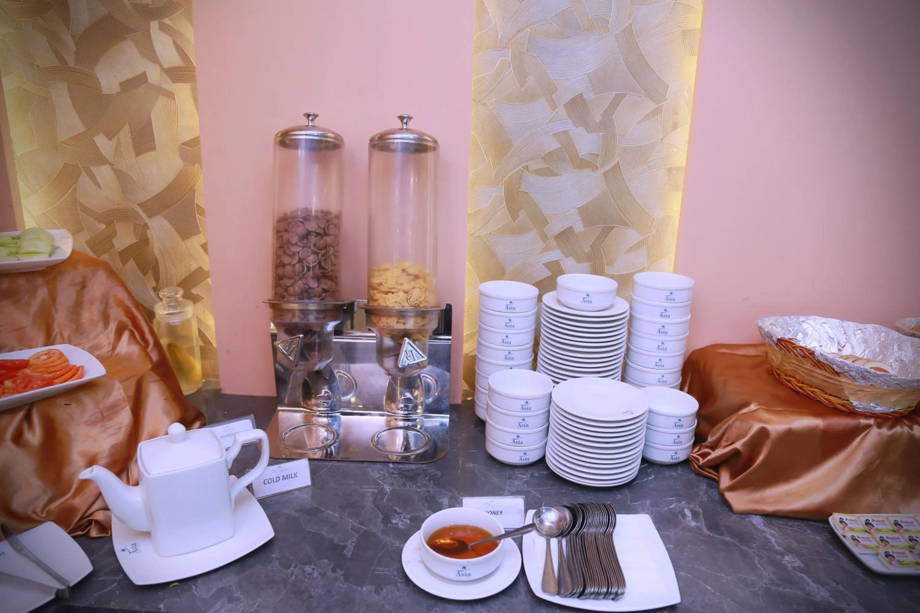 Restaurant/places to eat in Asia Hotel & Resorts