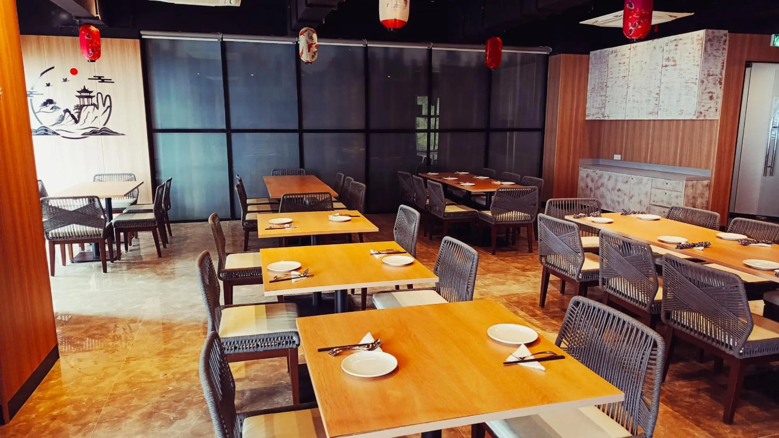 Restaurant/places to eat in Grand Ion Delemen Hotel