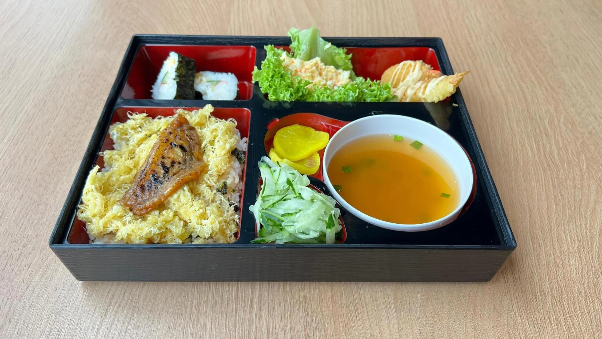 Restaurant/places to eat in Grand Ion Delemen Hotel