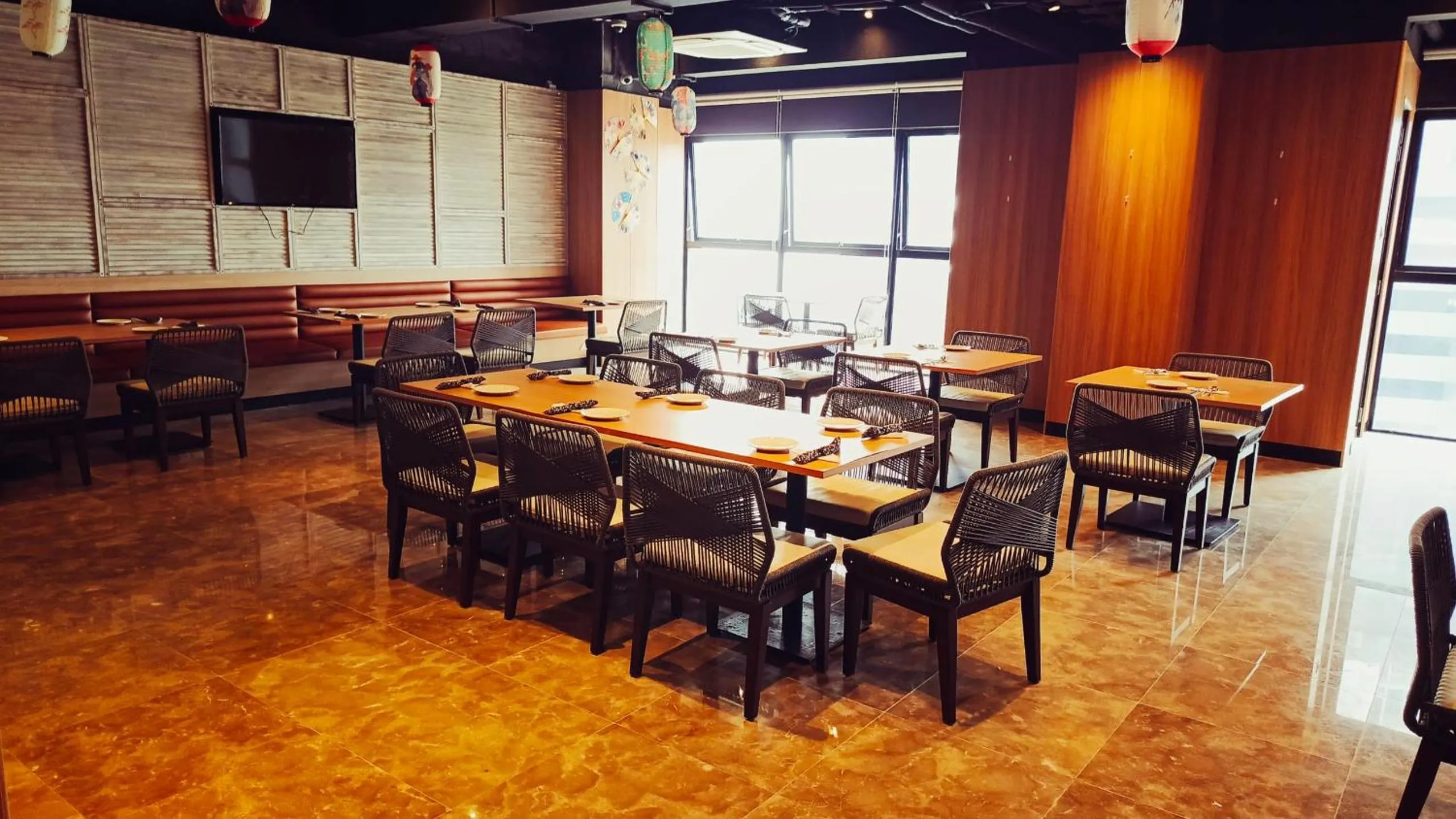 Restaurant/places to eat in Grand Ion Delemen Hotel