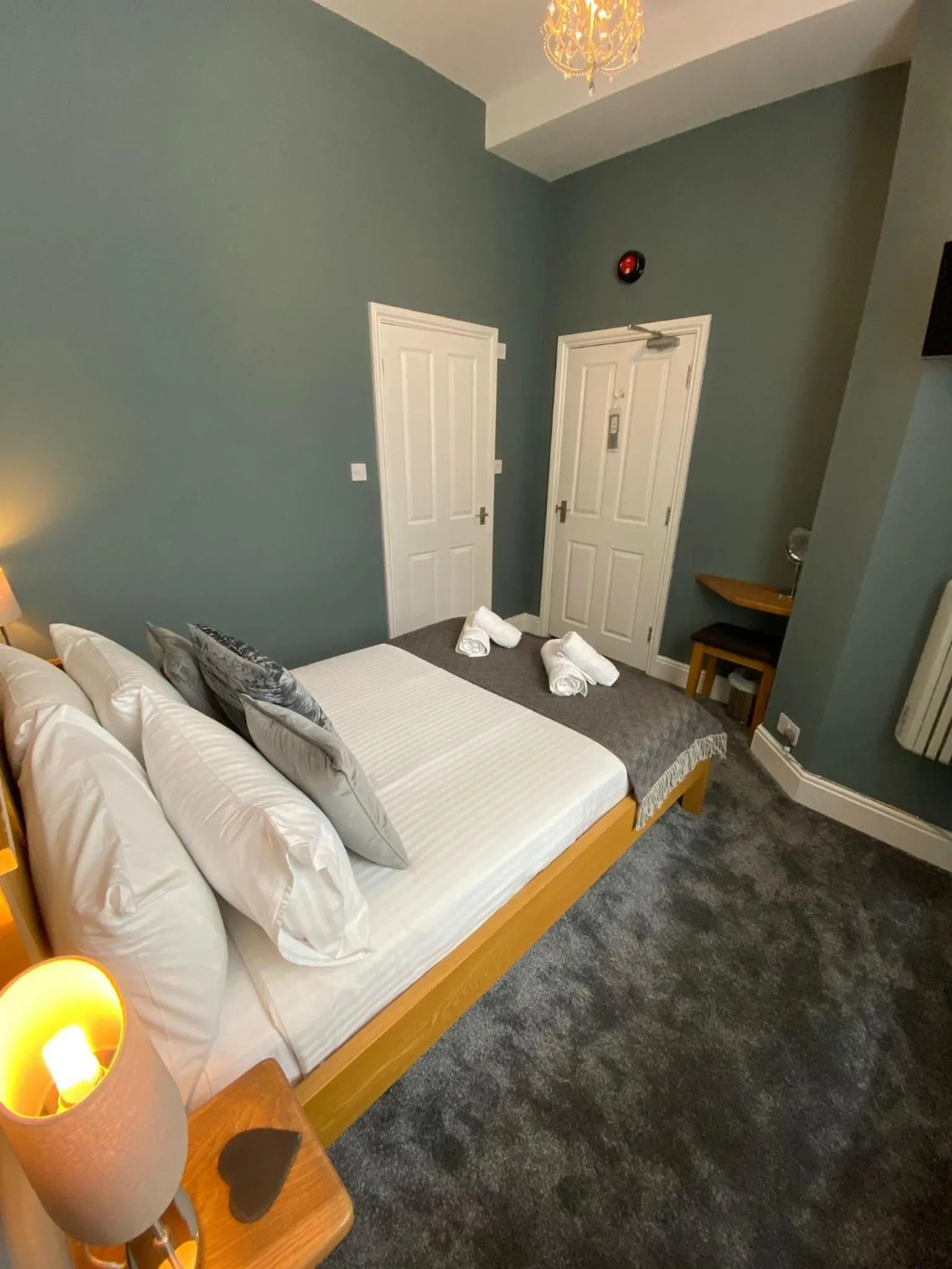 Bedroom, Bed in Ambleside Central