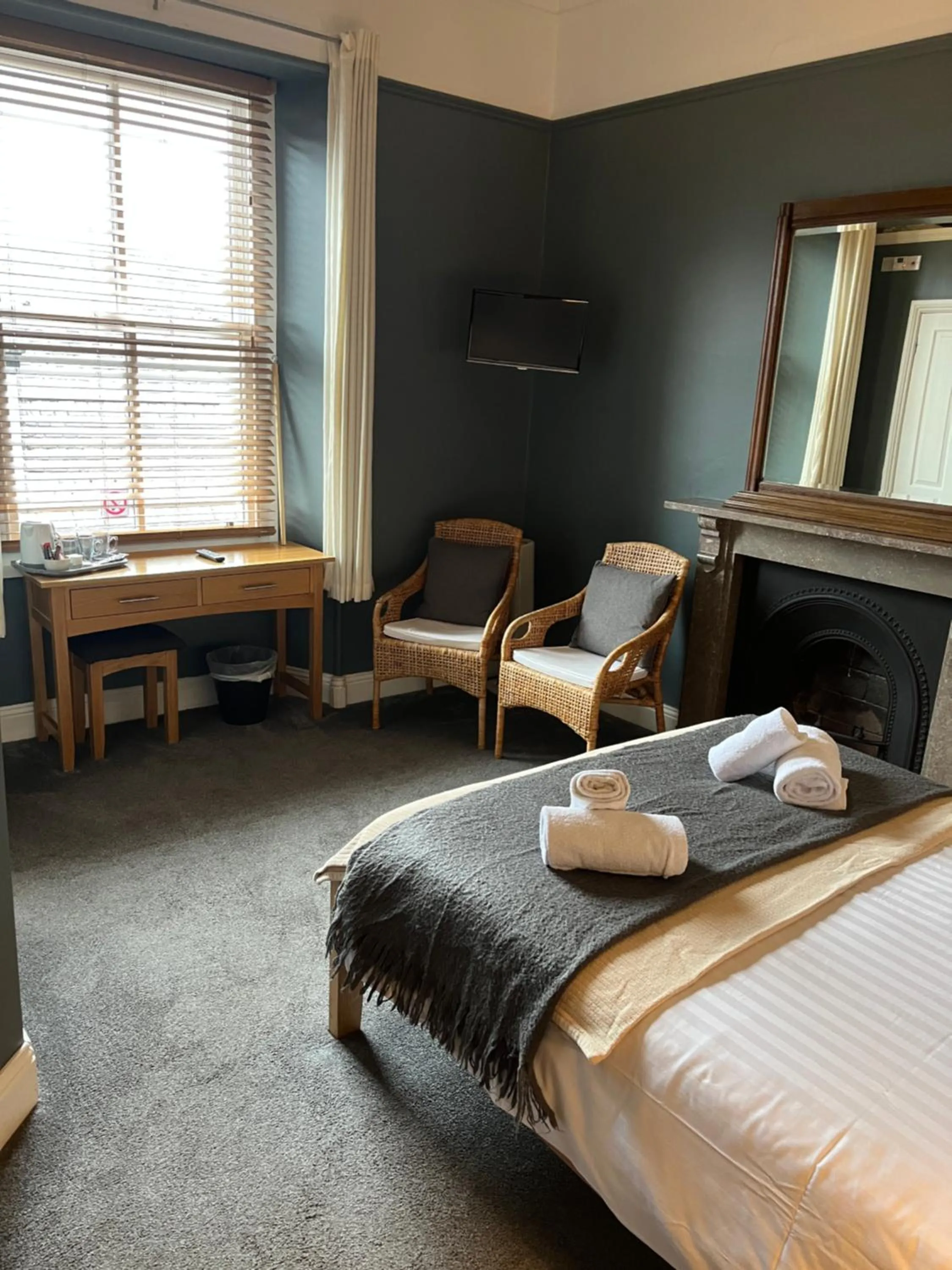 Bedroom, Bed in Ambleside Central