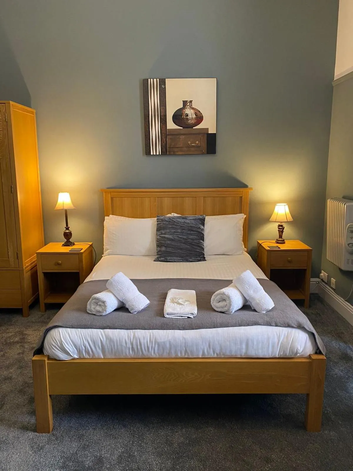 Bedroom, Bed in Ambleside Central