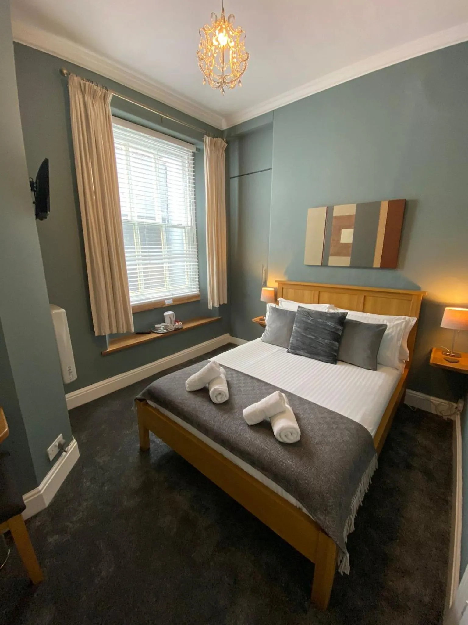 Bedroom, Bed in Ambleside Central