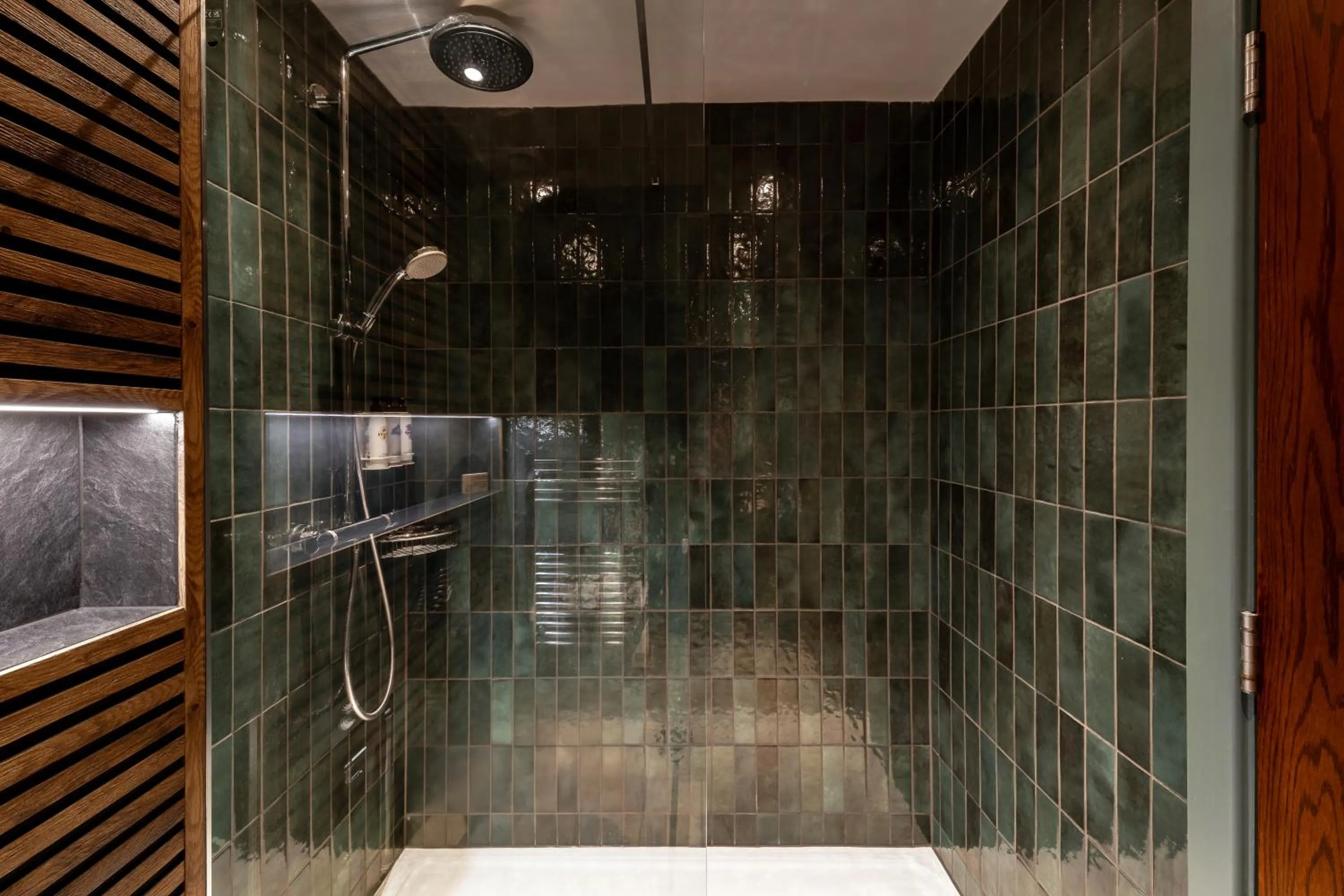 Shower in The Hampshire Hog