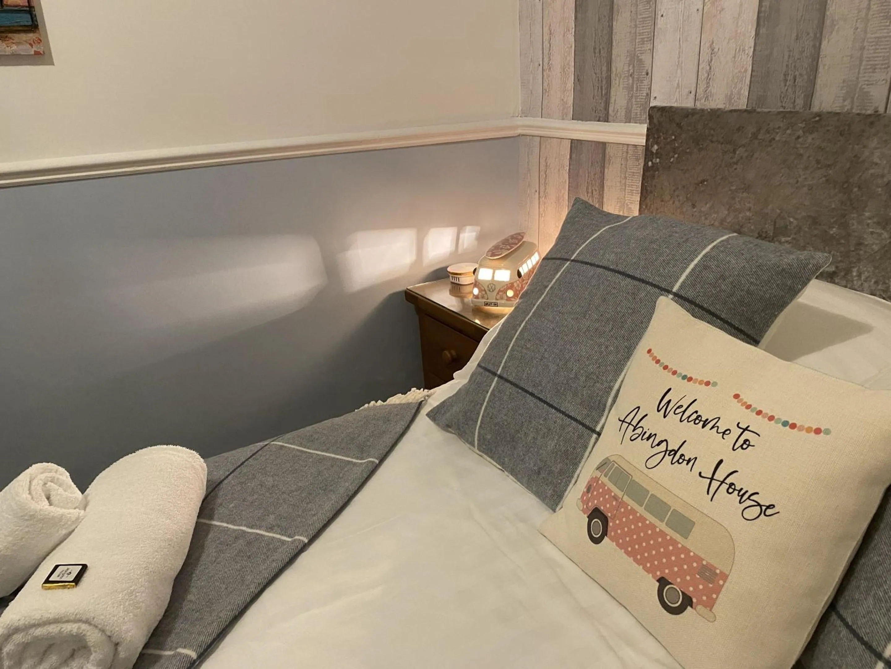 Bedroom, Bed in Abingdon House